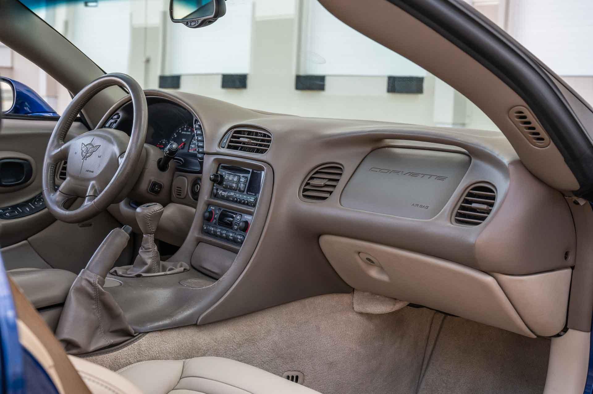 2004 Chevrolet Corvette 10