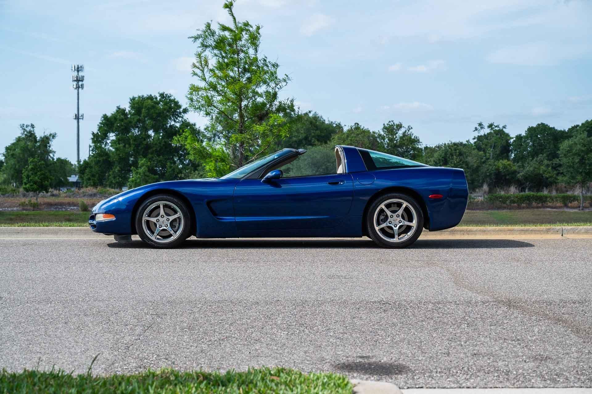 2004 Chevrolet Corvette 2