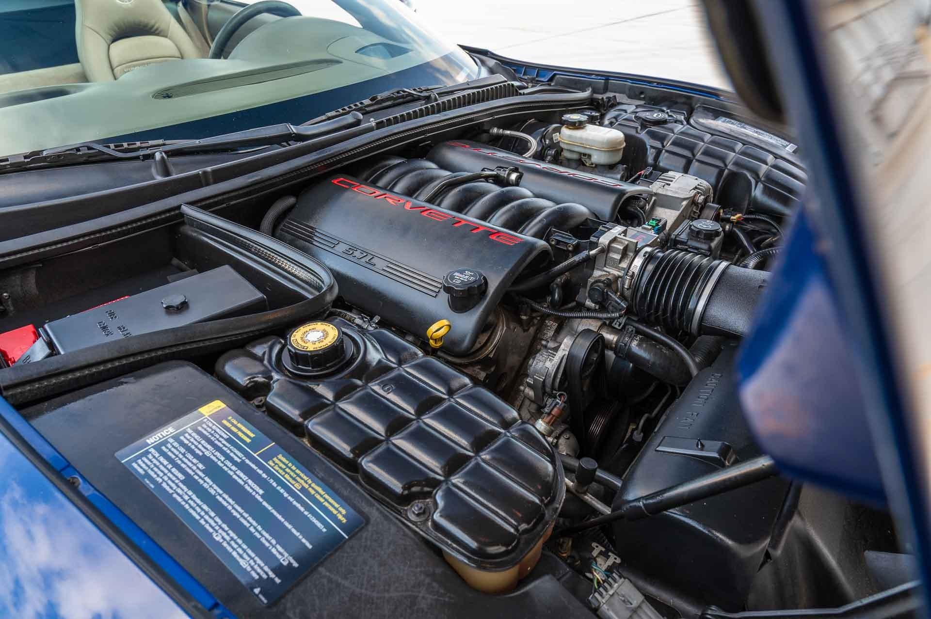 2004 Chevrolet Corvette 13