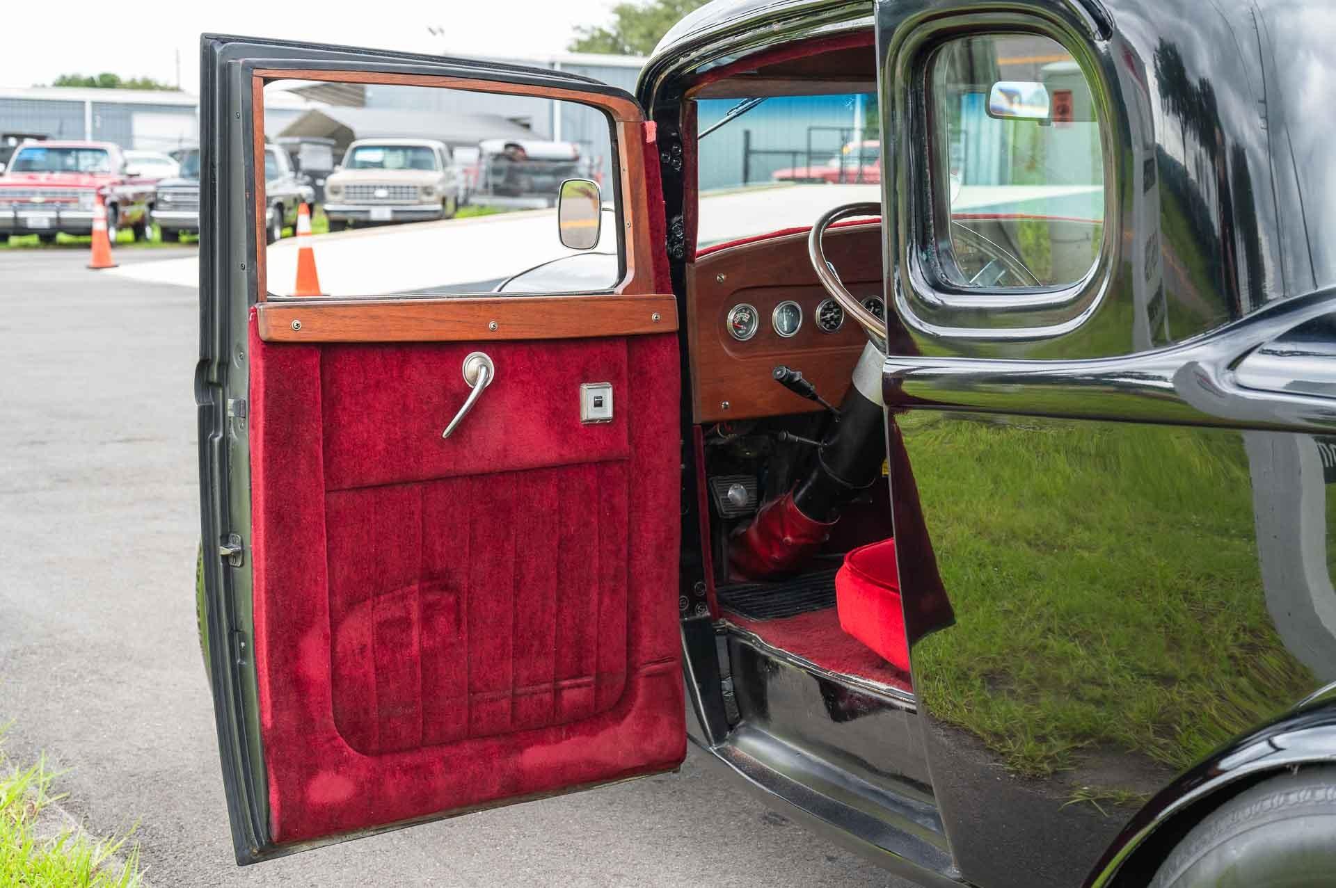 1932 Ford Coupe 38