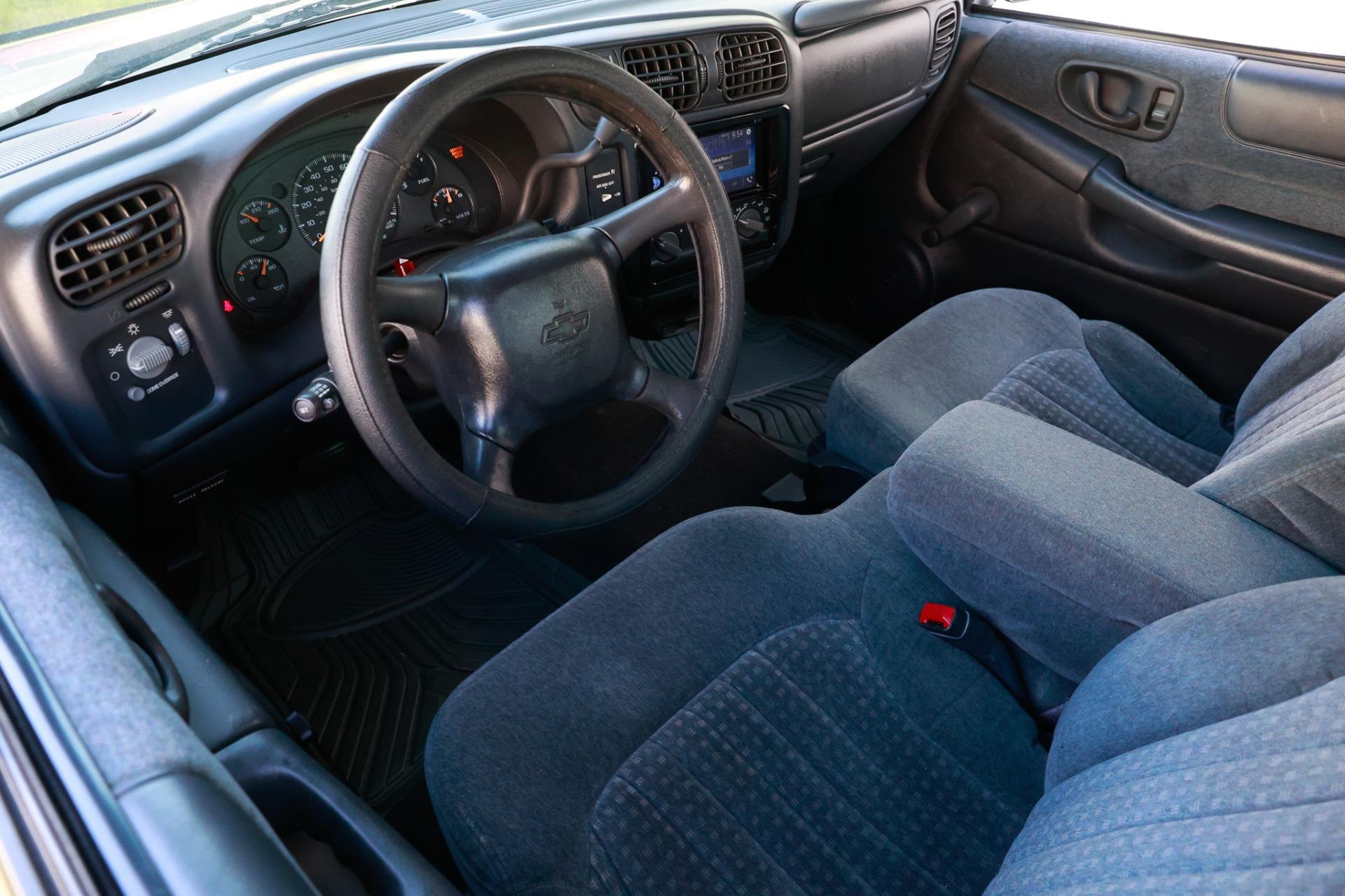 2000 Chevrolet S10 12