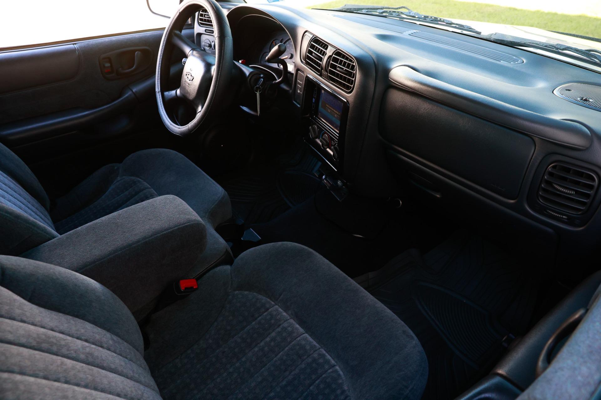 2000 Chevrolet S10 13