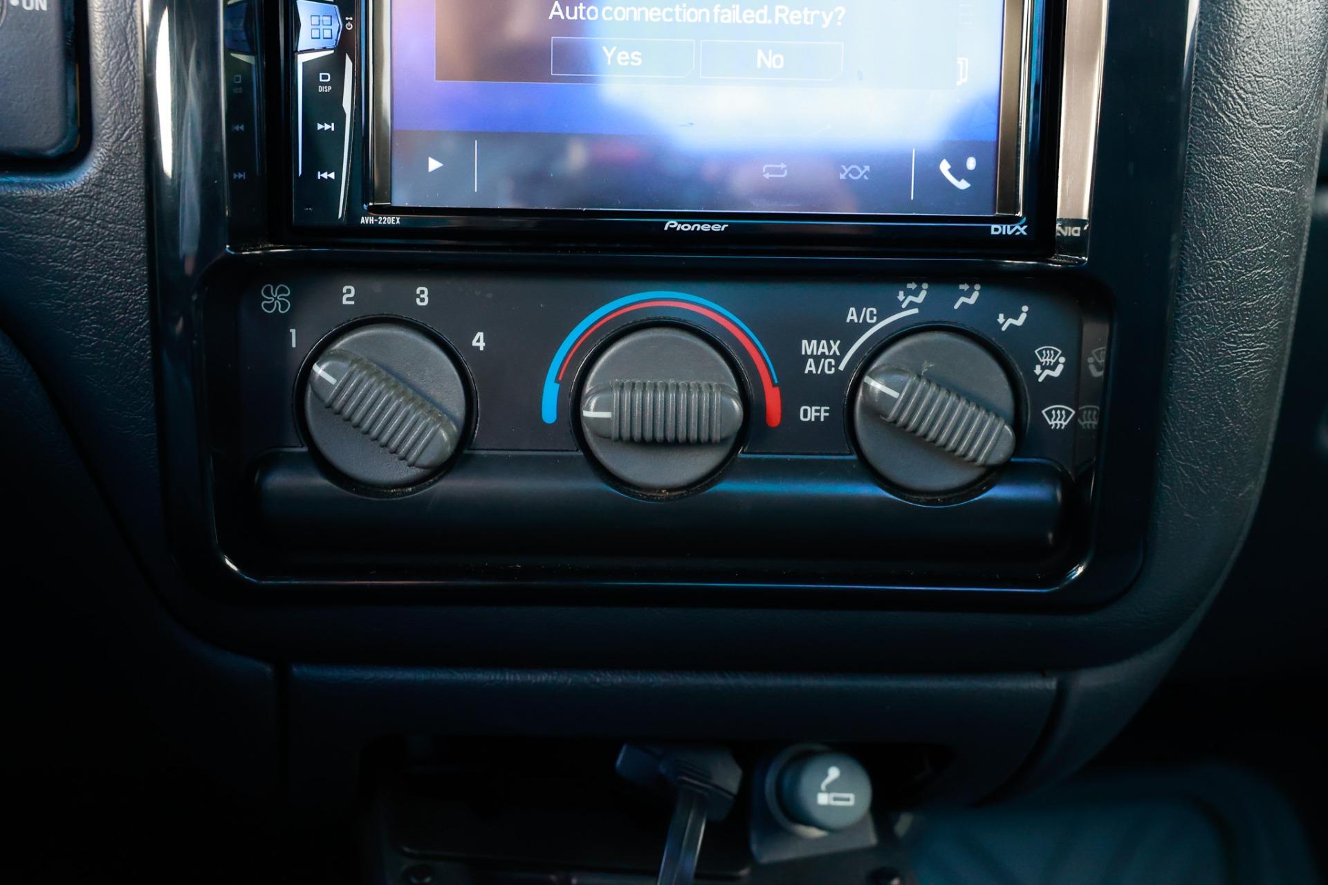 2000 Chevrolet S10 29