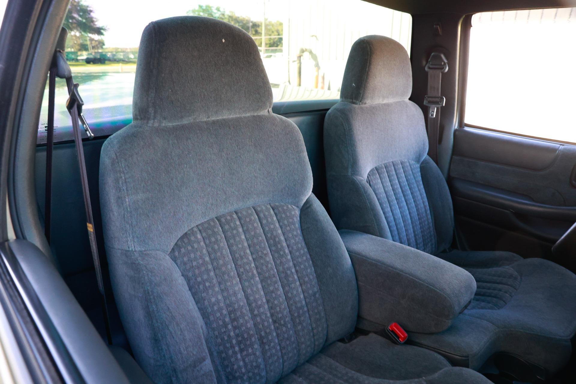 2000 Chevrolet S10 14