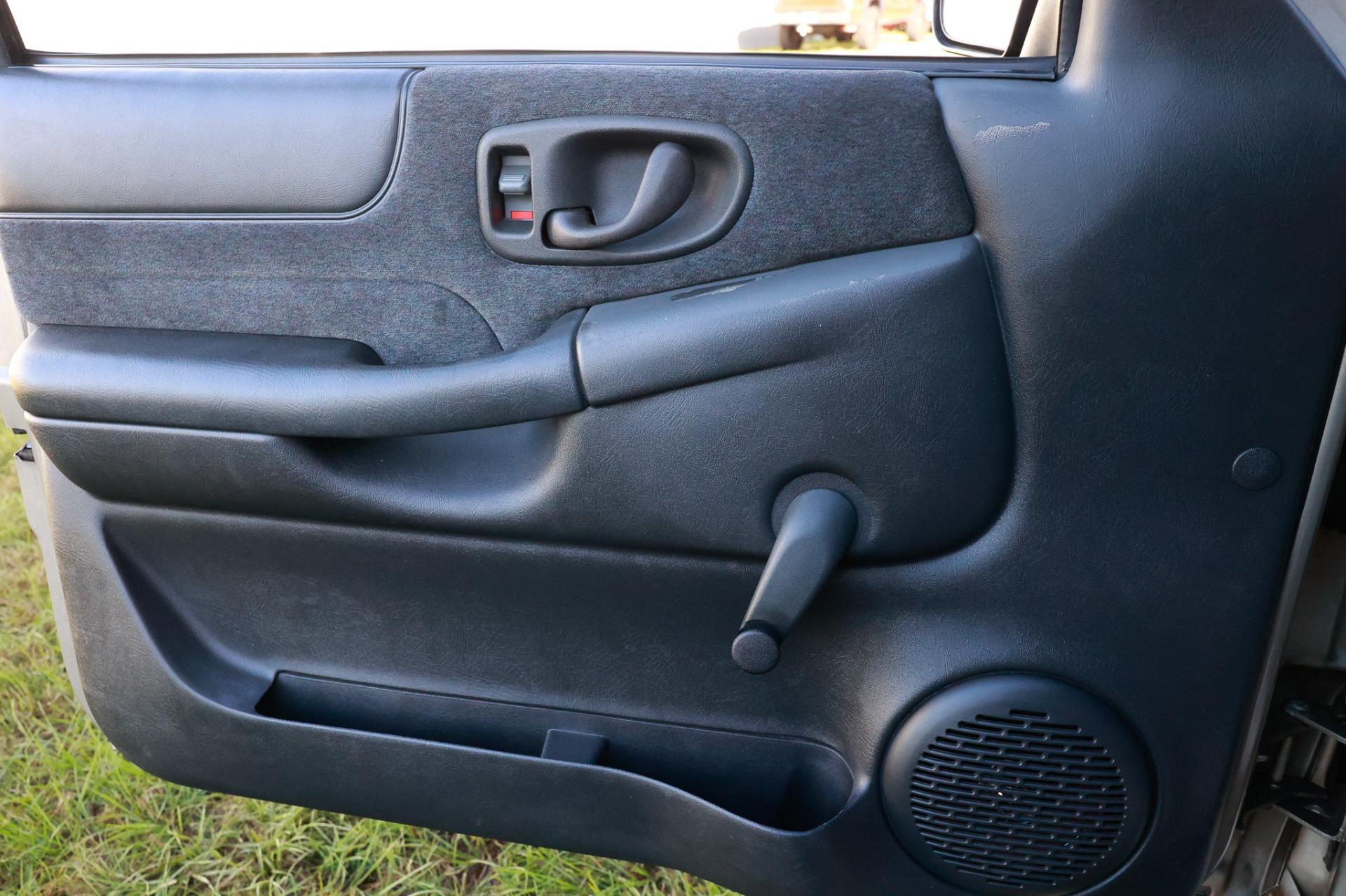 2000 Chevrolet S10 15