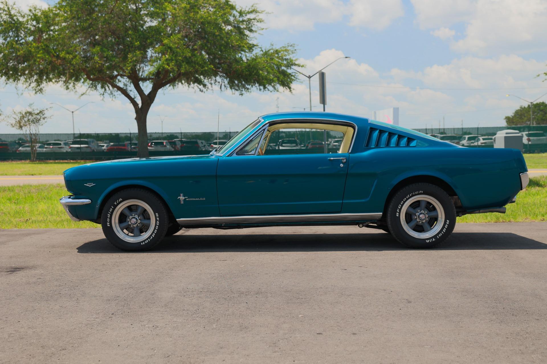 1965 Ford Mustang 2