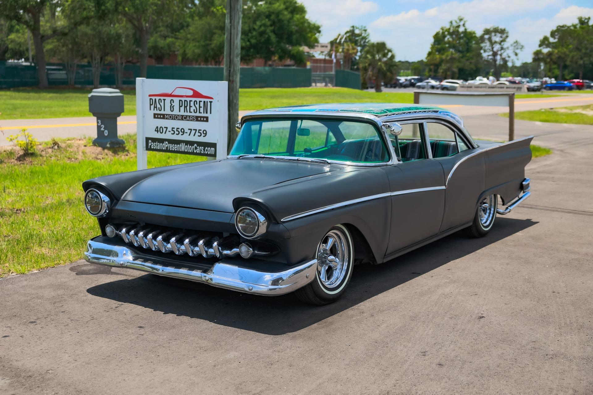 1957 Ford Fairlane 1