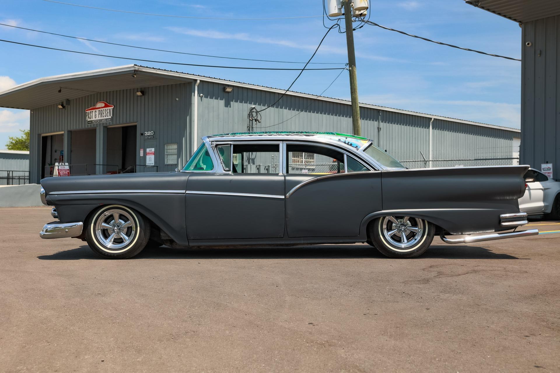1957 Ford Fairlane 112