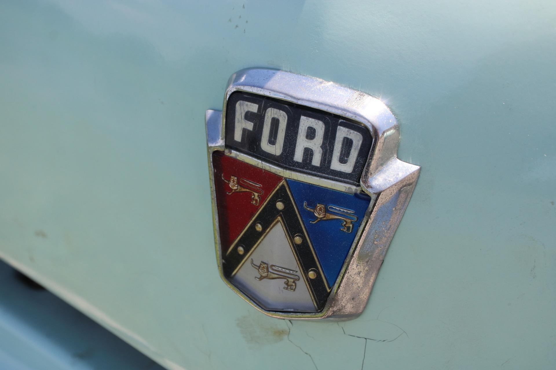 1953 Ford  Crestline 38