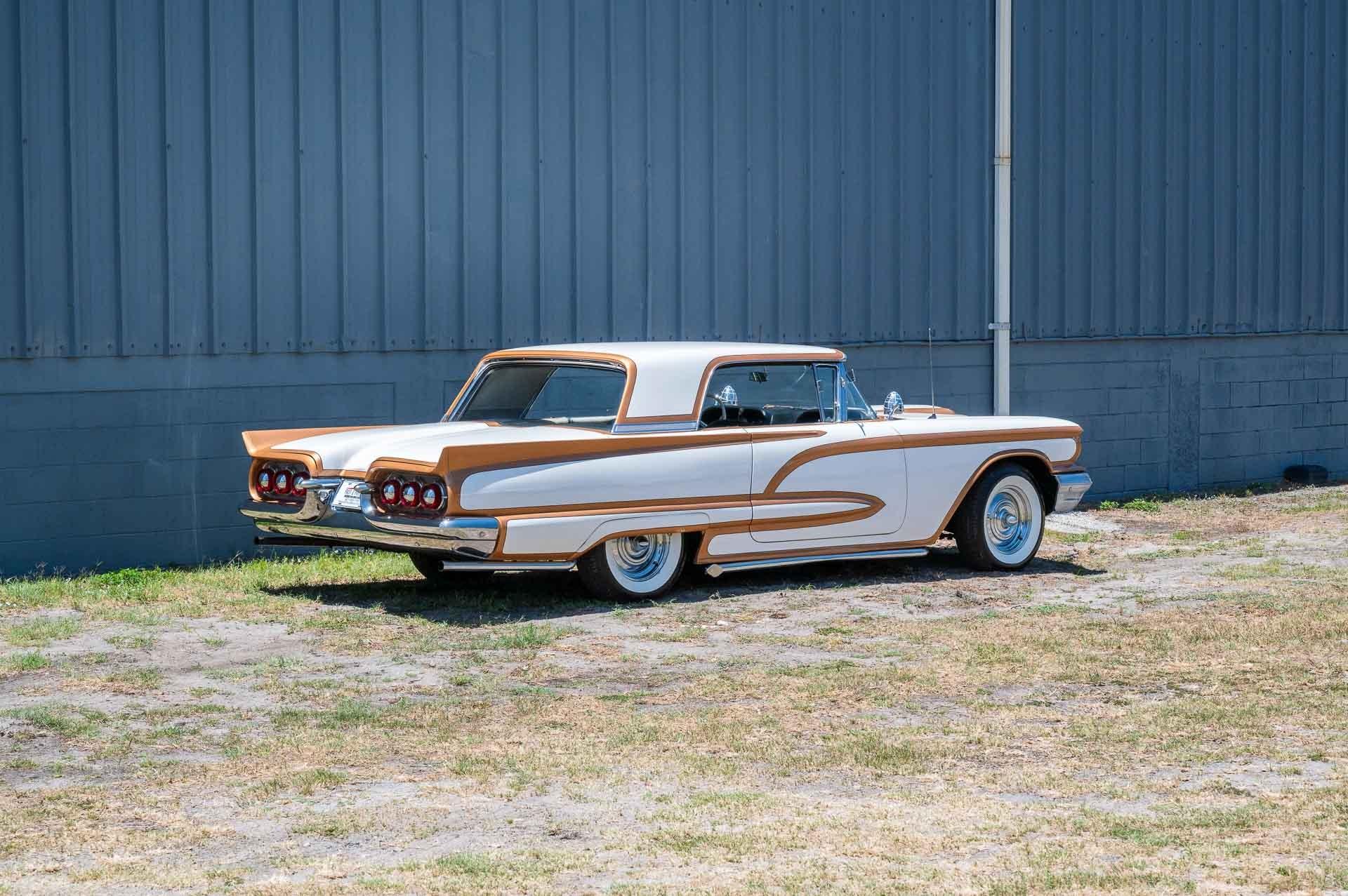 1960 Ford Thunderbird 28