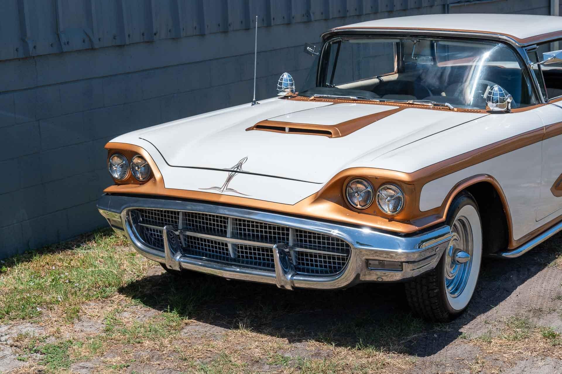 1960 Ford Thunderbird 22