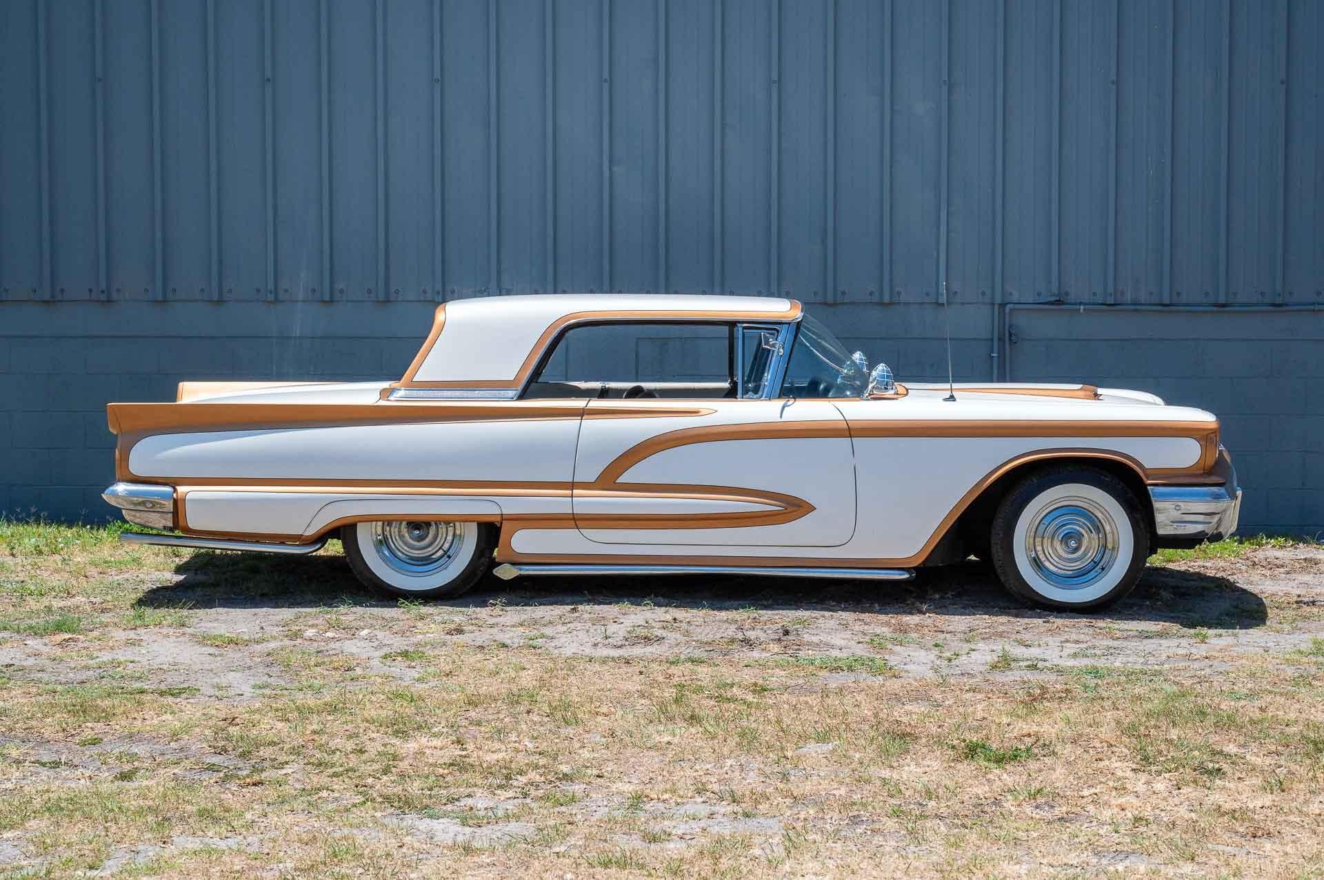 1960 Ford Thunderbird 30