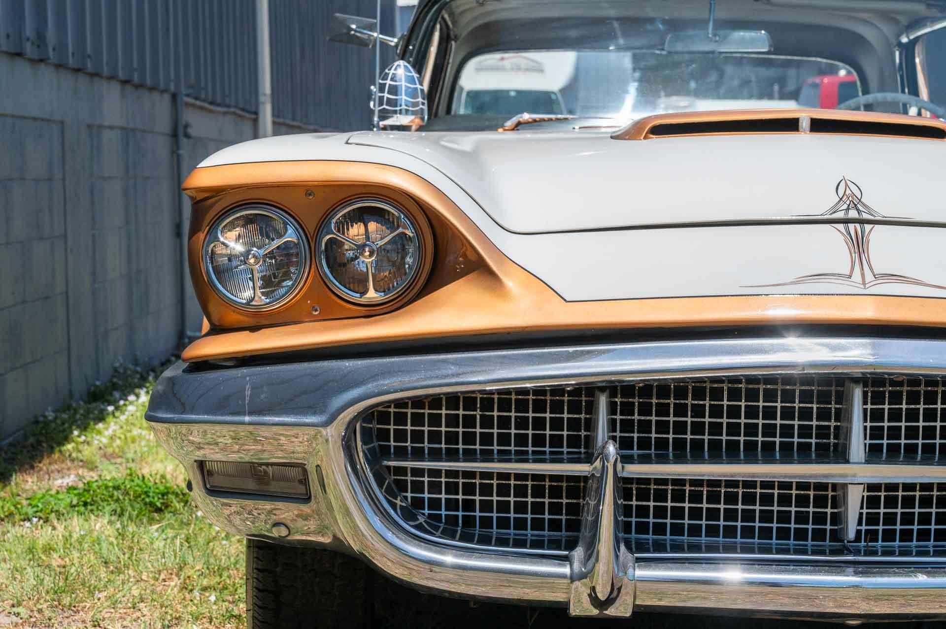 1960 Ford Thunderbird 26