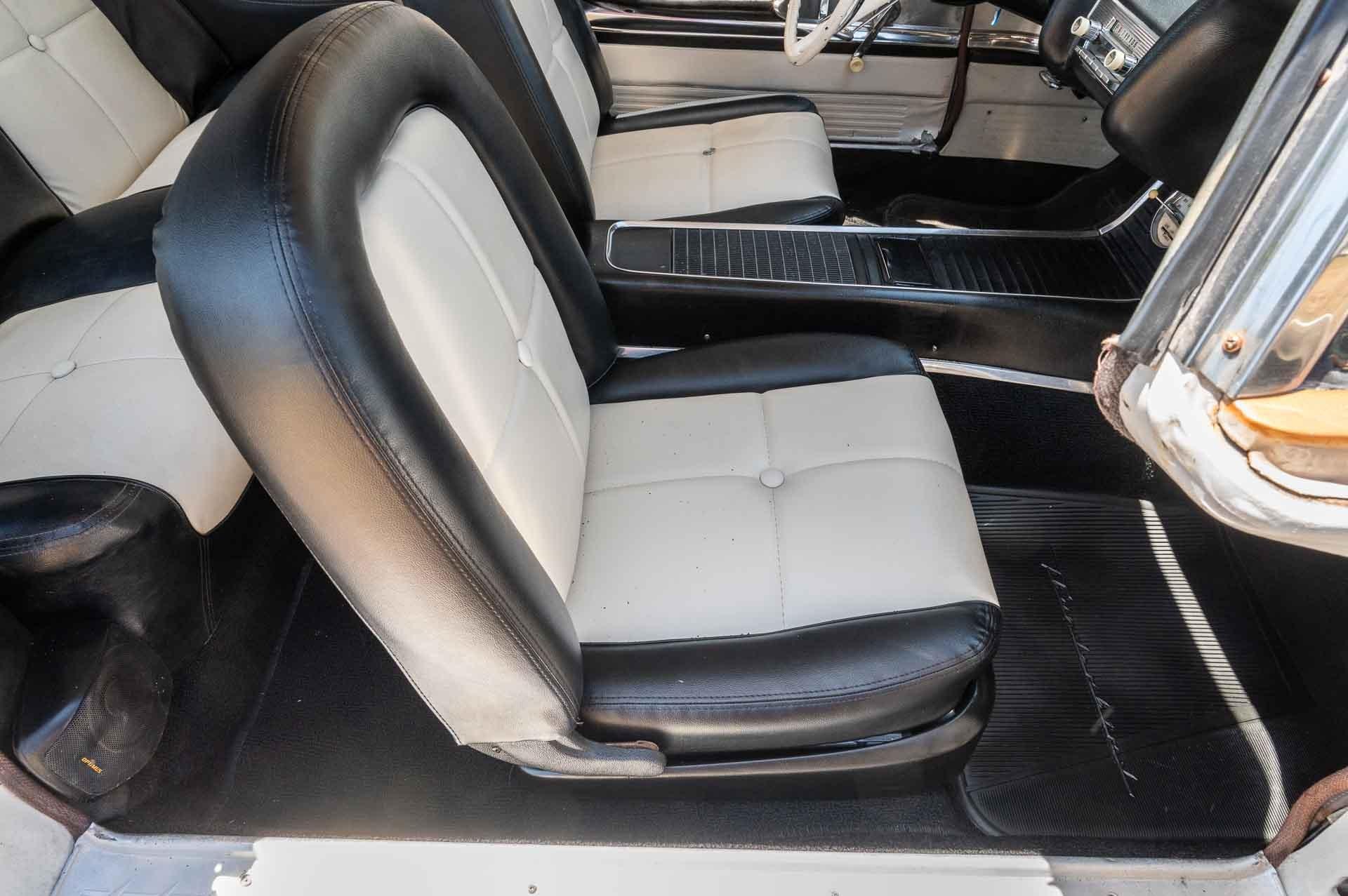 1960 Ford Thunderbird 10