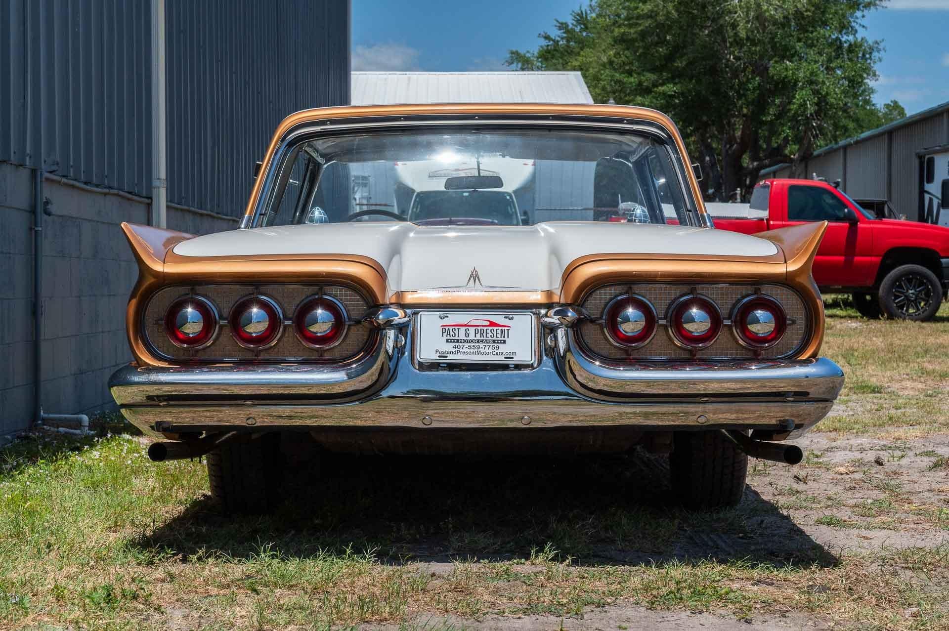 1960 Ford Thunderbird 41