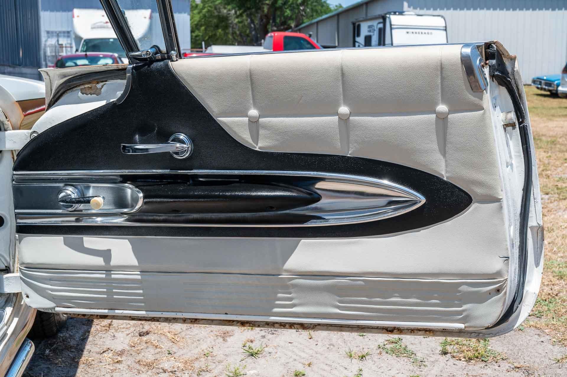 1960 Ford Thunderbird 51