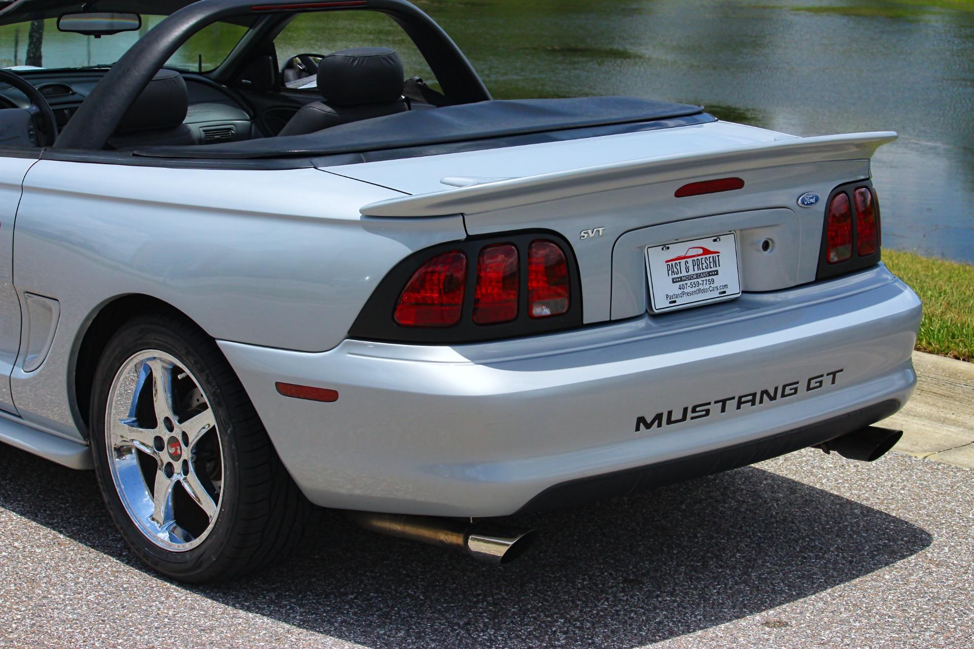 1995 Ford Mustang GT 17