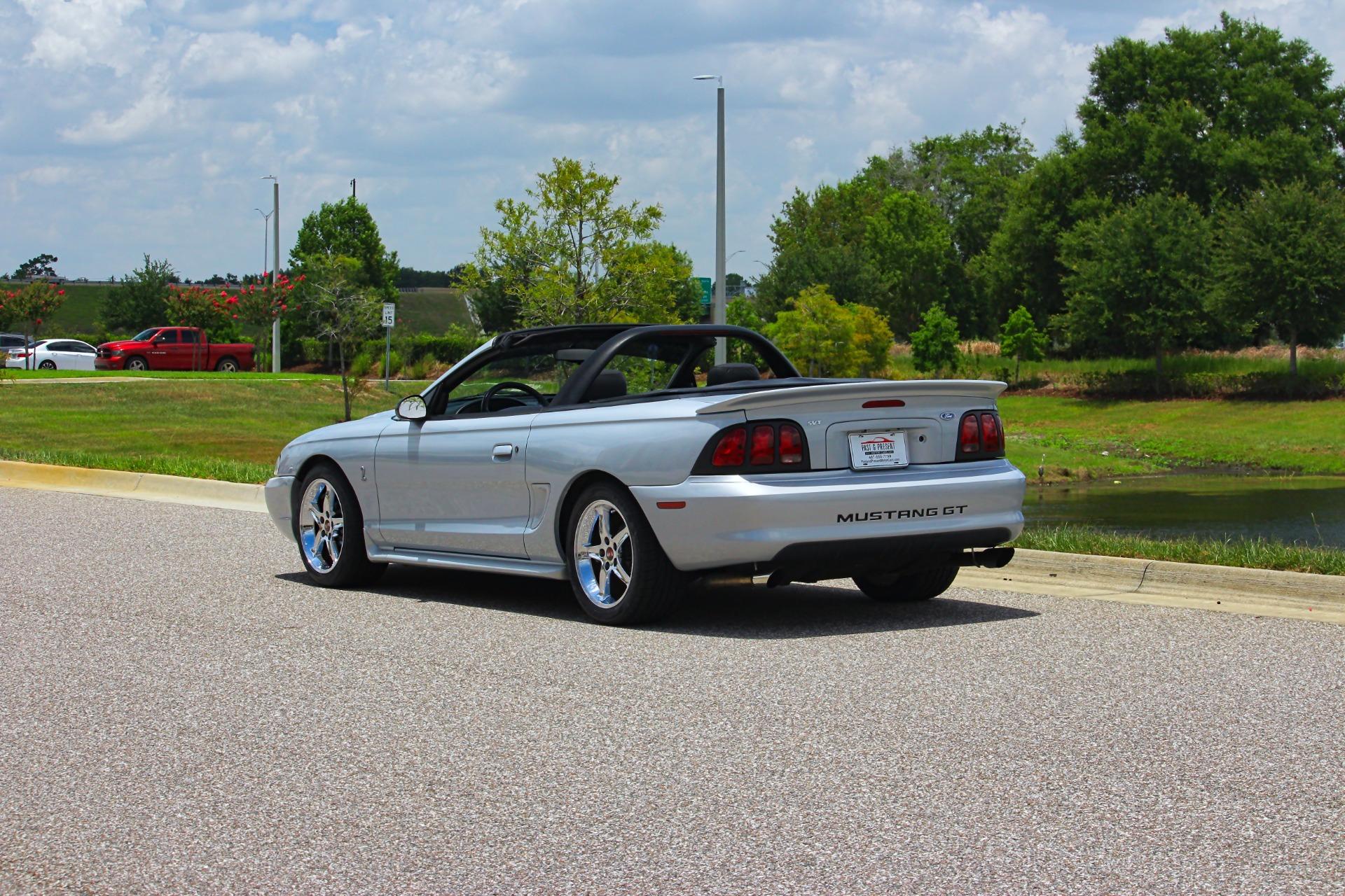 1995 Ford Mustang GT 16