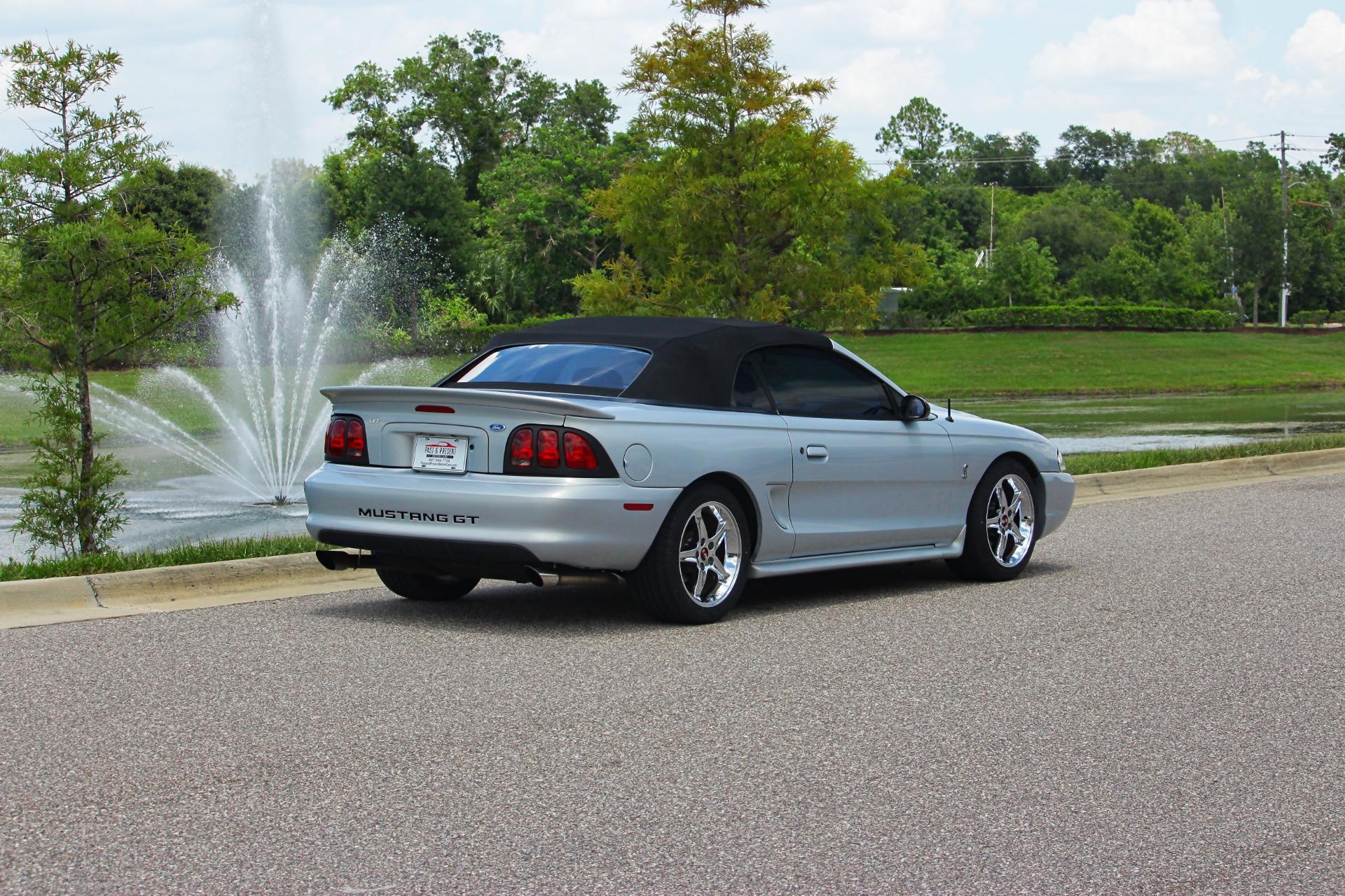 1995 Ford Mustang GT 34