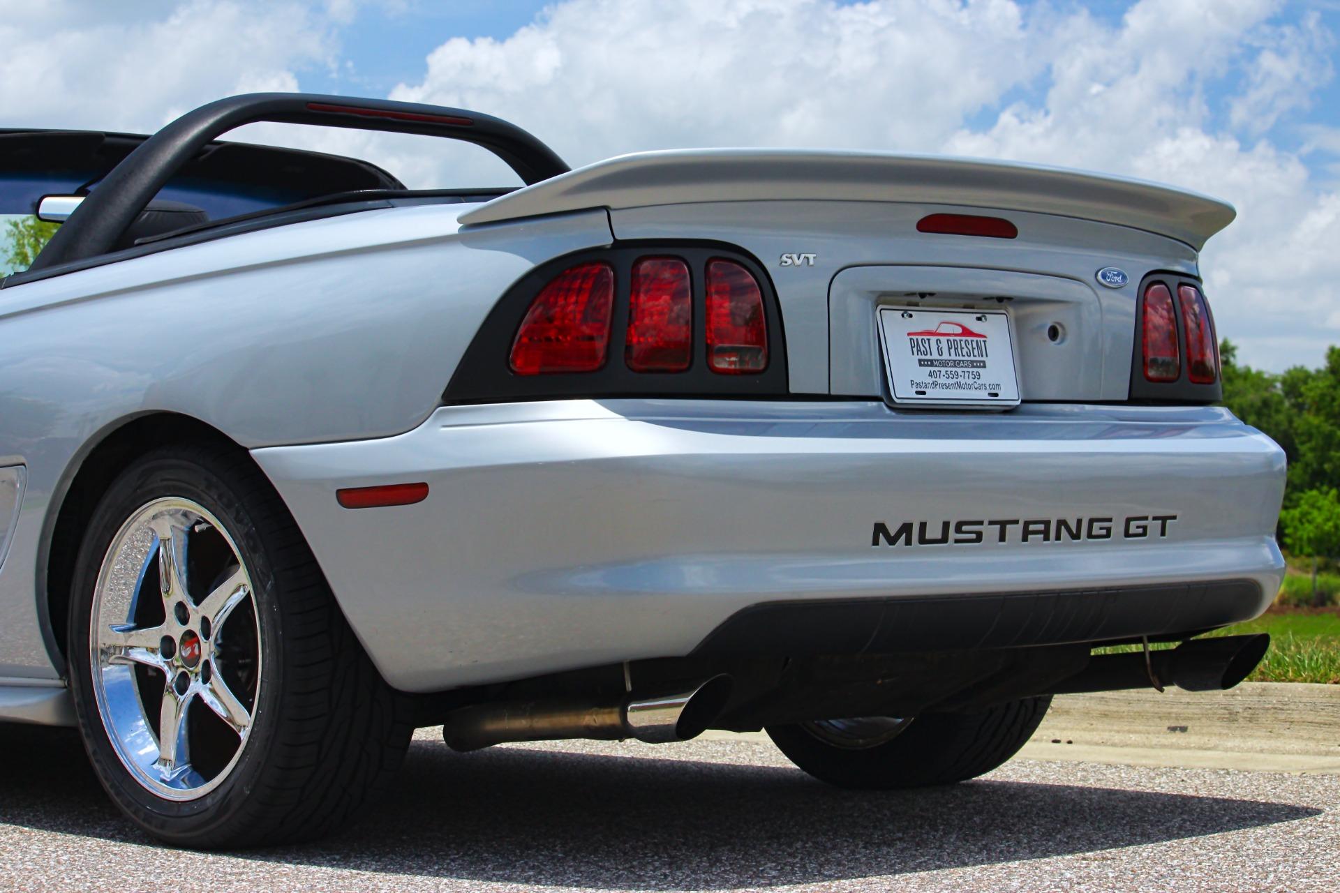 1995 Ford Mustang GT 18