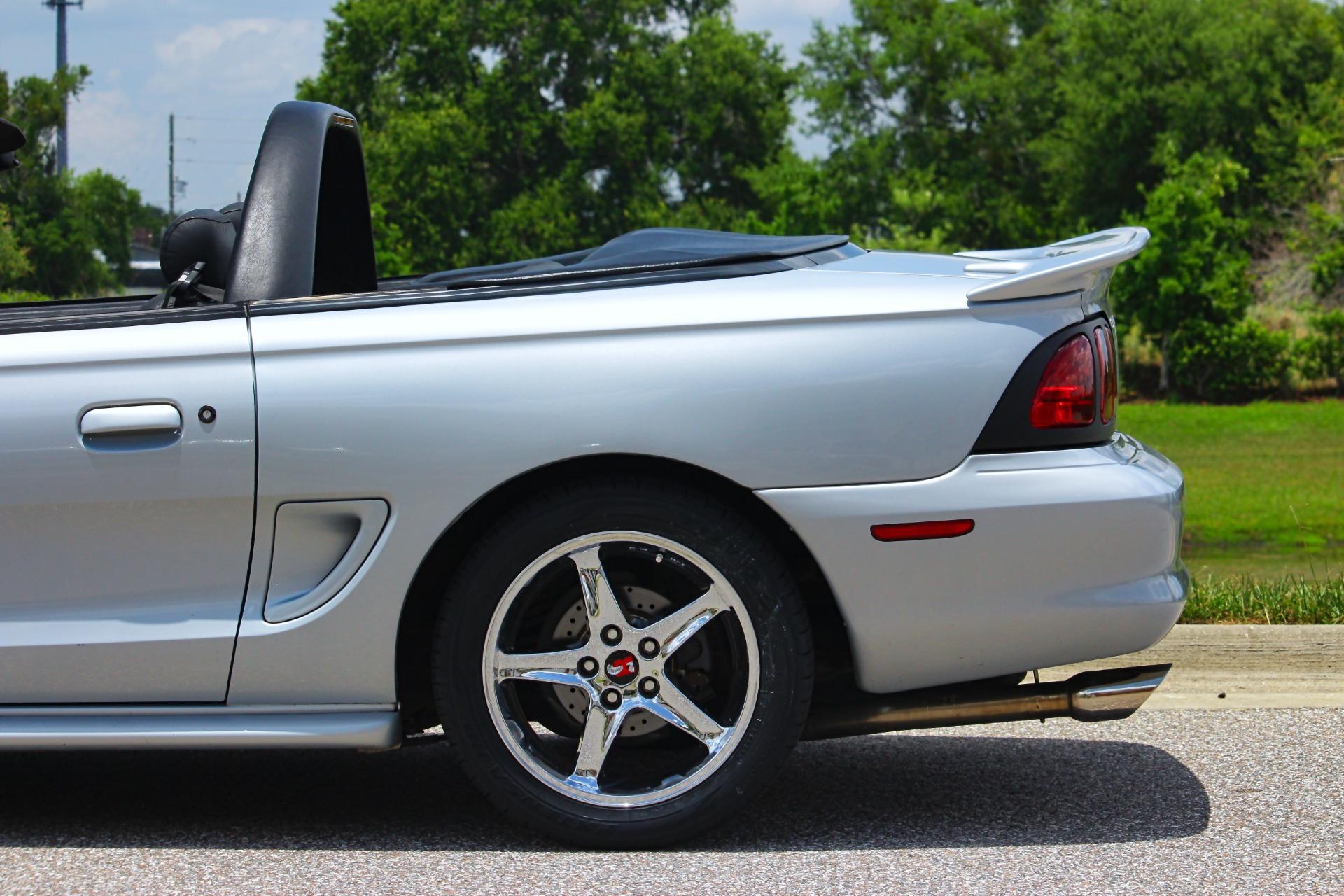 1995 Ford Mustang GT 19