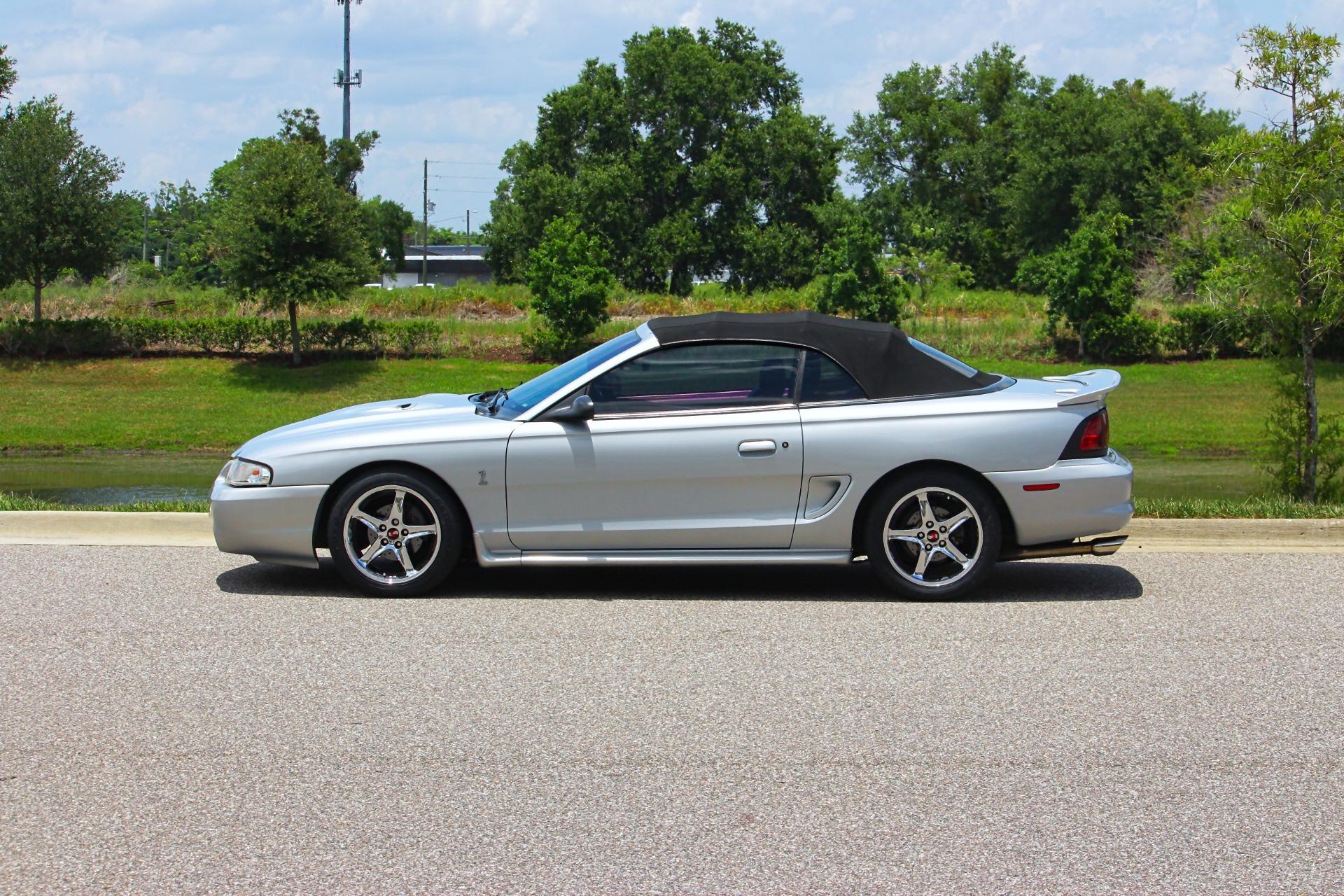 1995 Ford Mustang GT 29