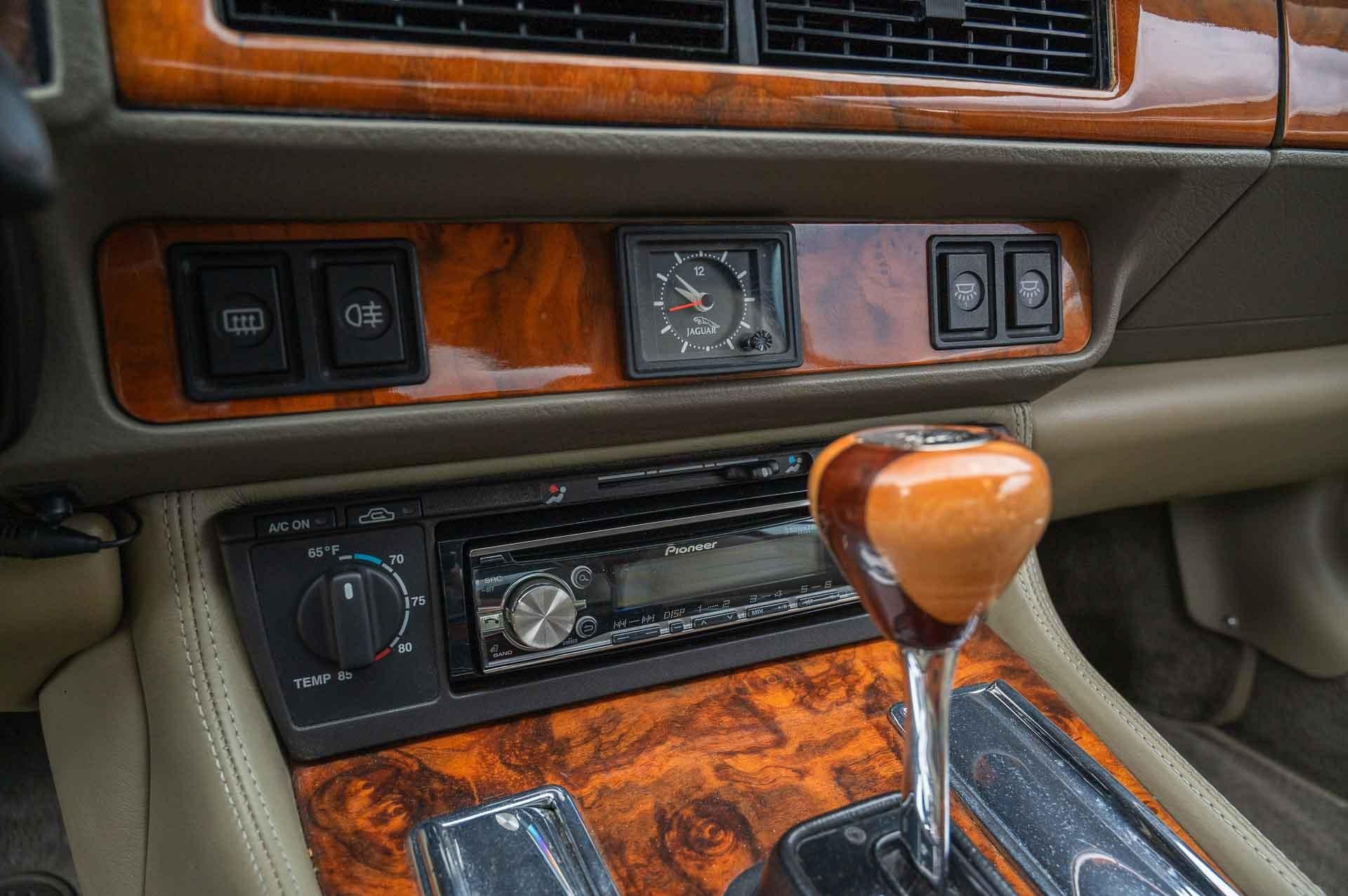 1995 Jaguar XJS 58