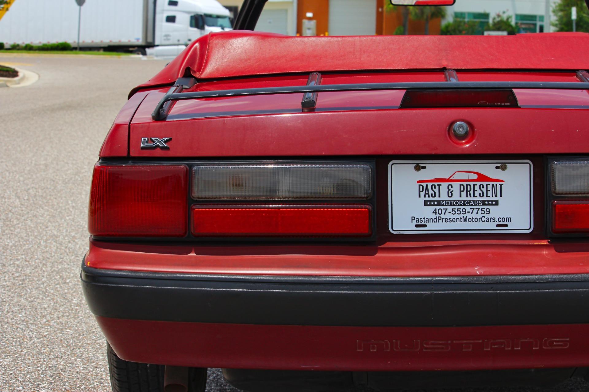 1988 Ford Mustang LX 21