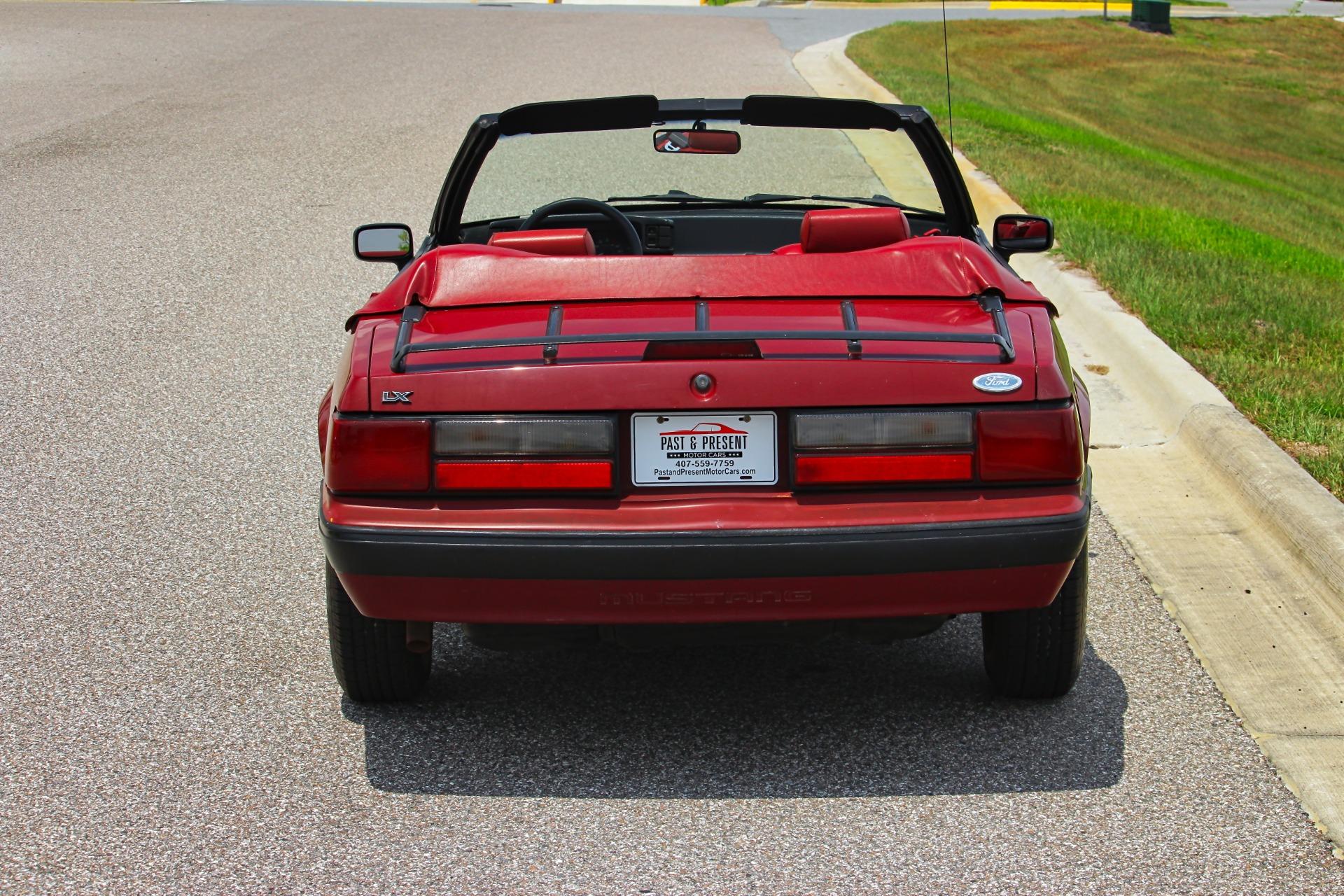 1988 Ford Mustang LX 18