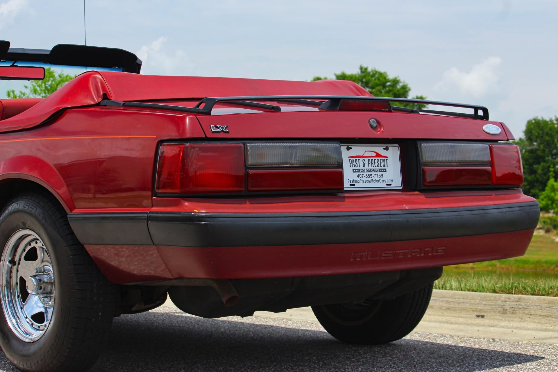 1988 Ford Mustang LX 23