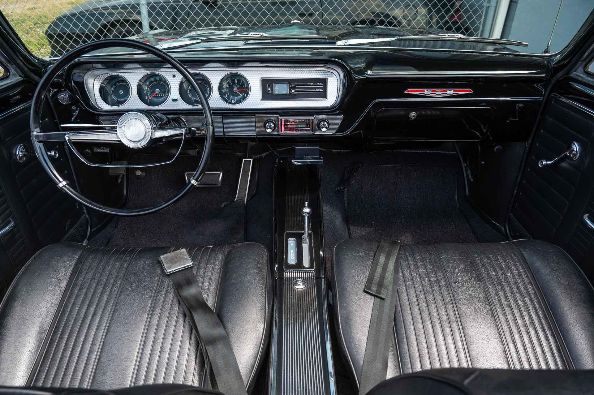 1964 Pontiac GTO 74