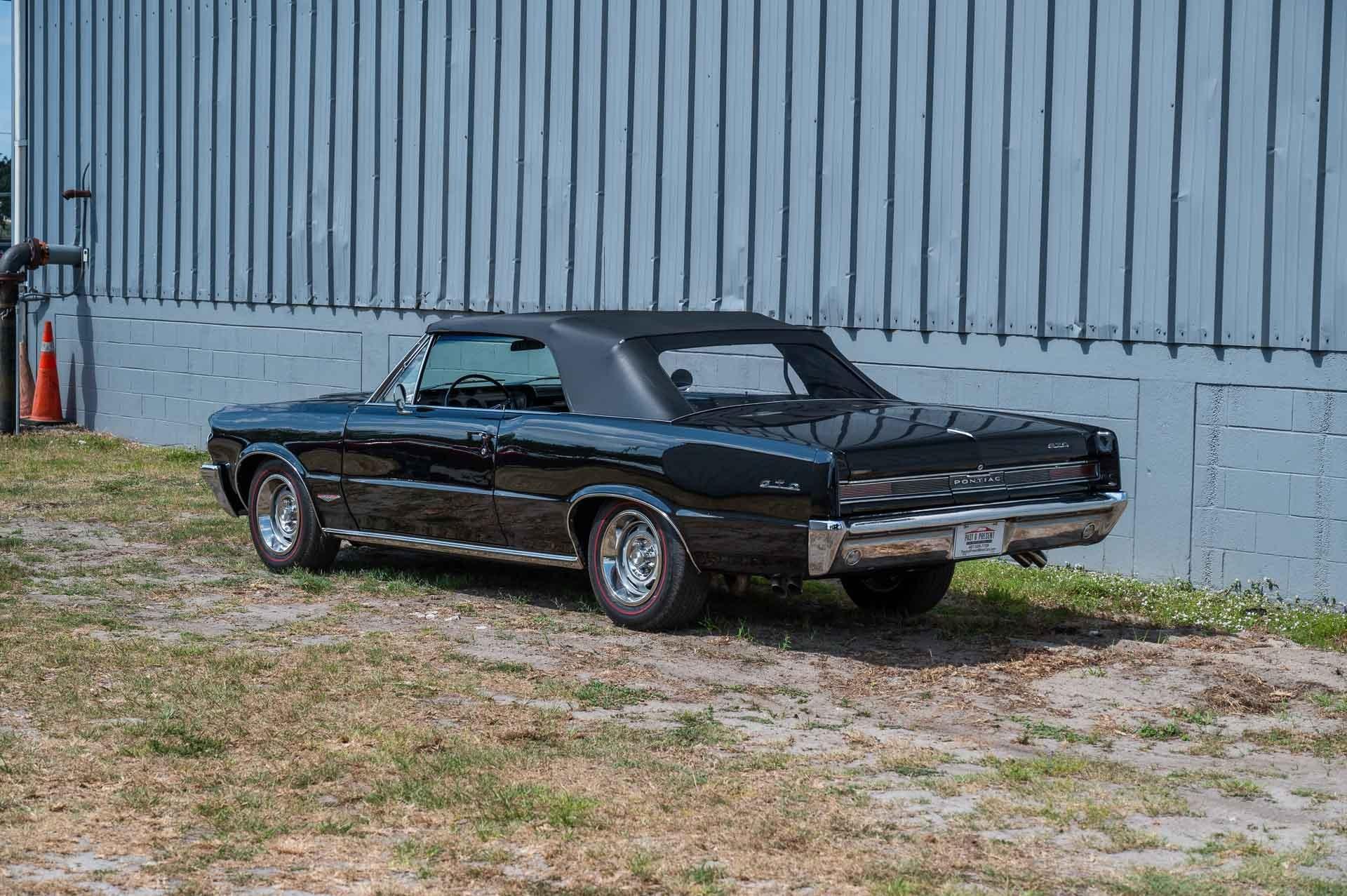 1964 Pontiac GTO 10