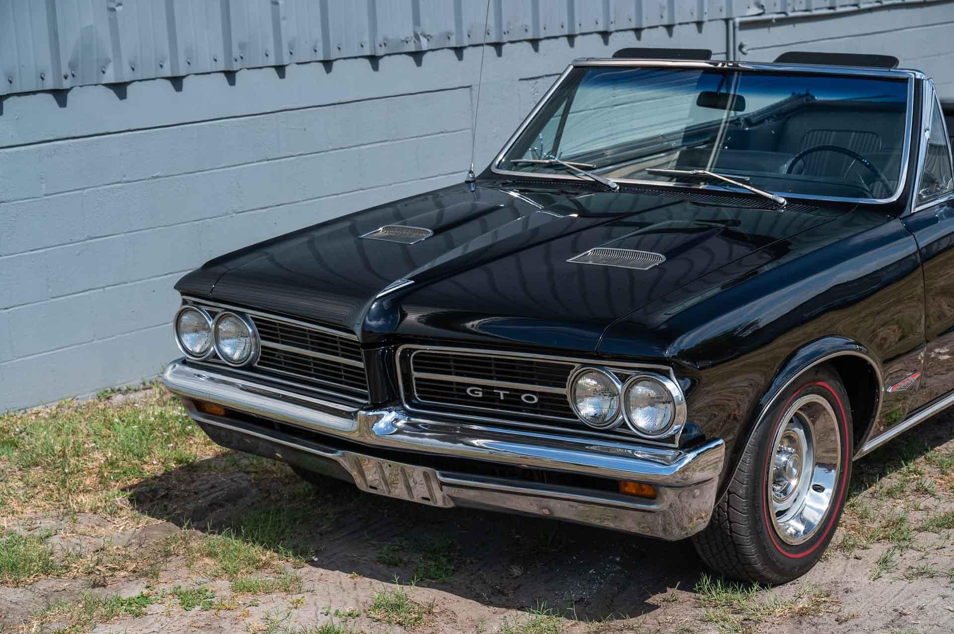 1964 Pontiac GTO 32