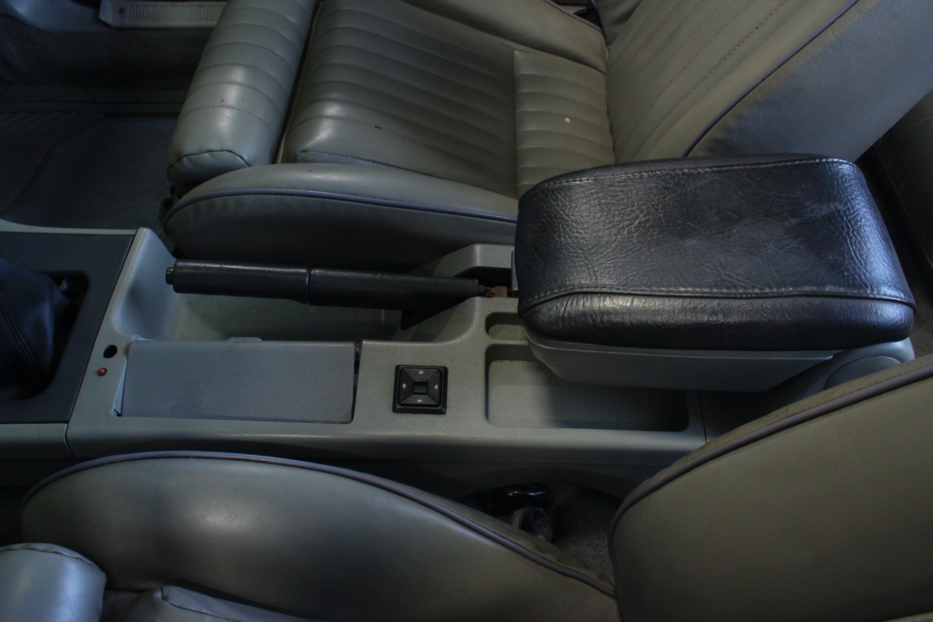 1987 Ford Mustang GT 24