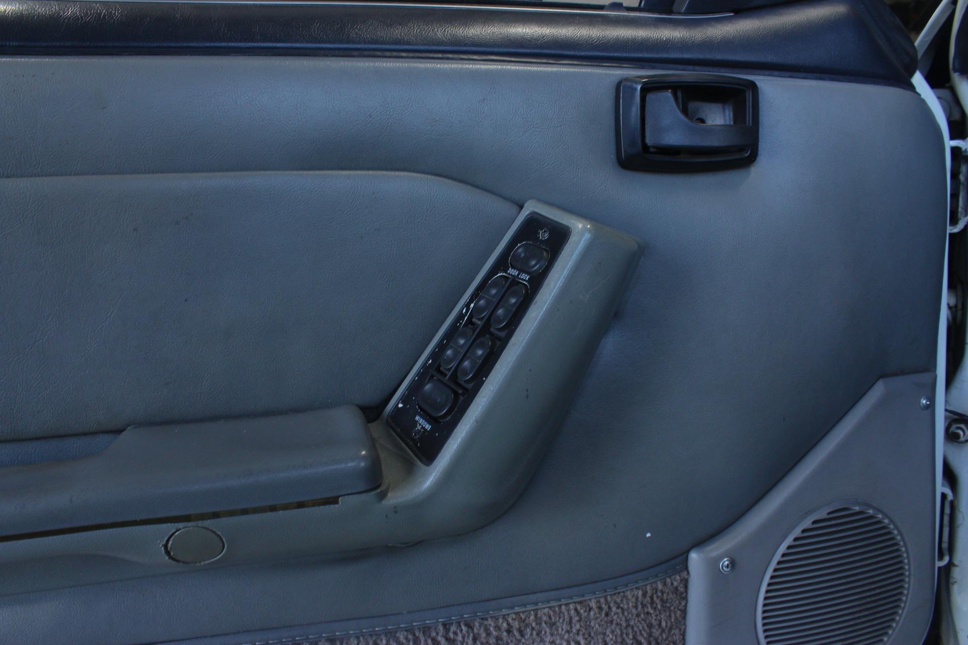 1987 Ford Mustang GT 18
