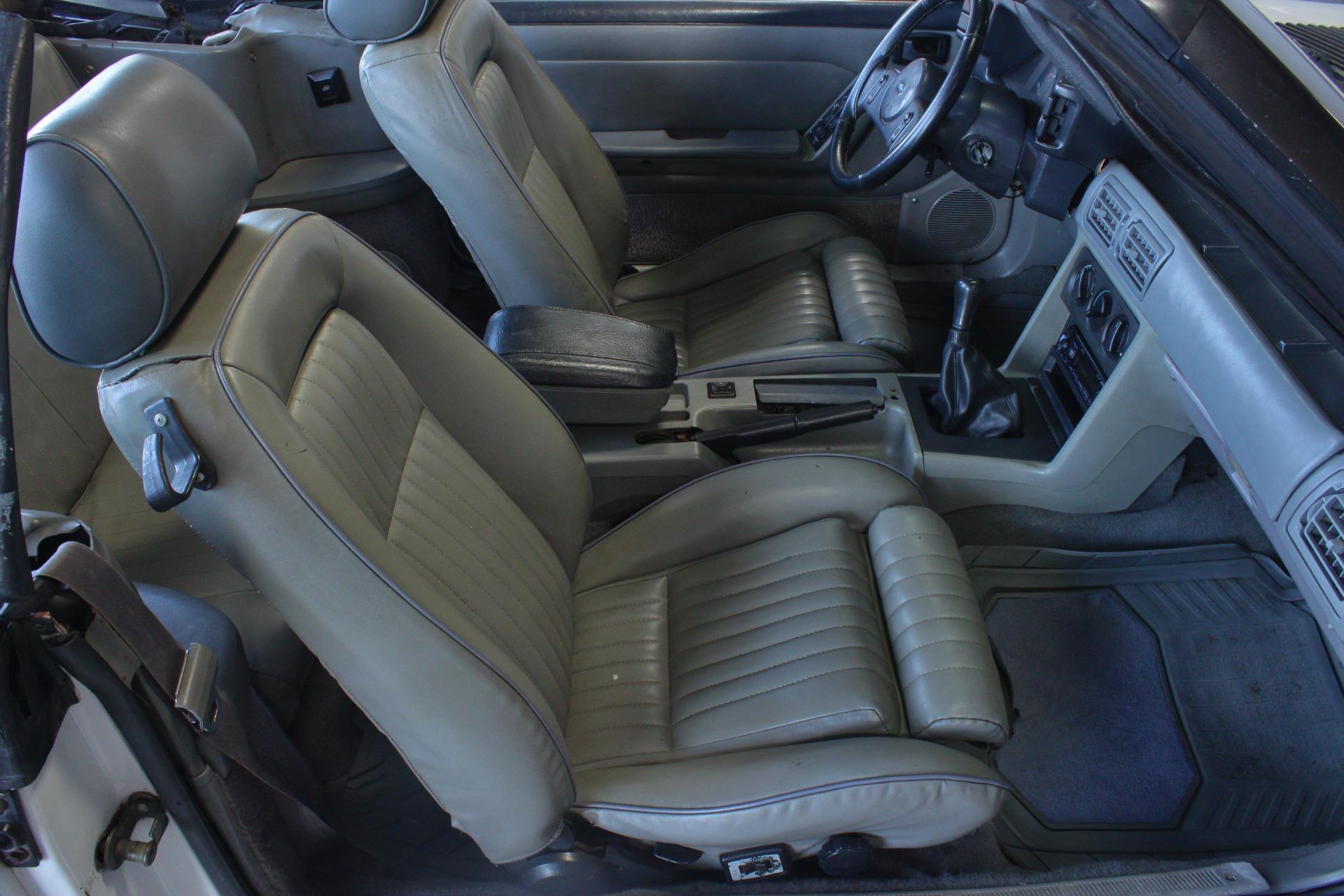 1987 Ford Mustang GT 14