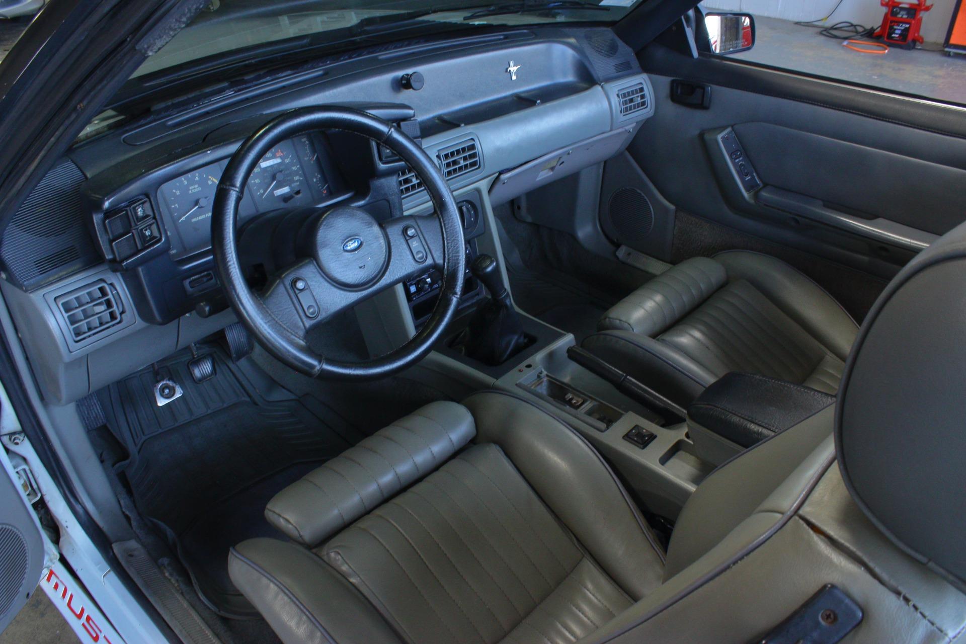 1987 Ford Mustang GT 13
