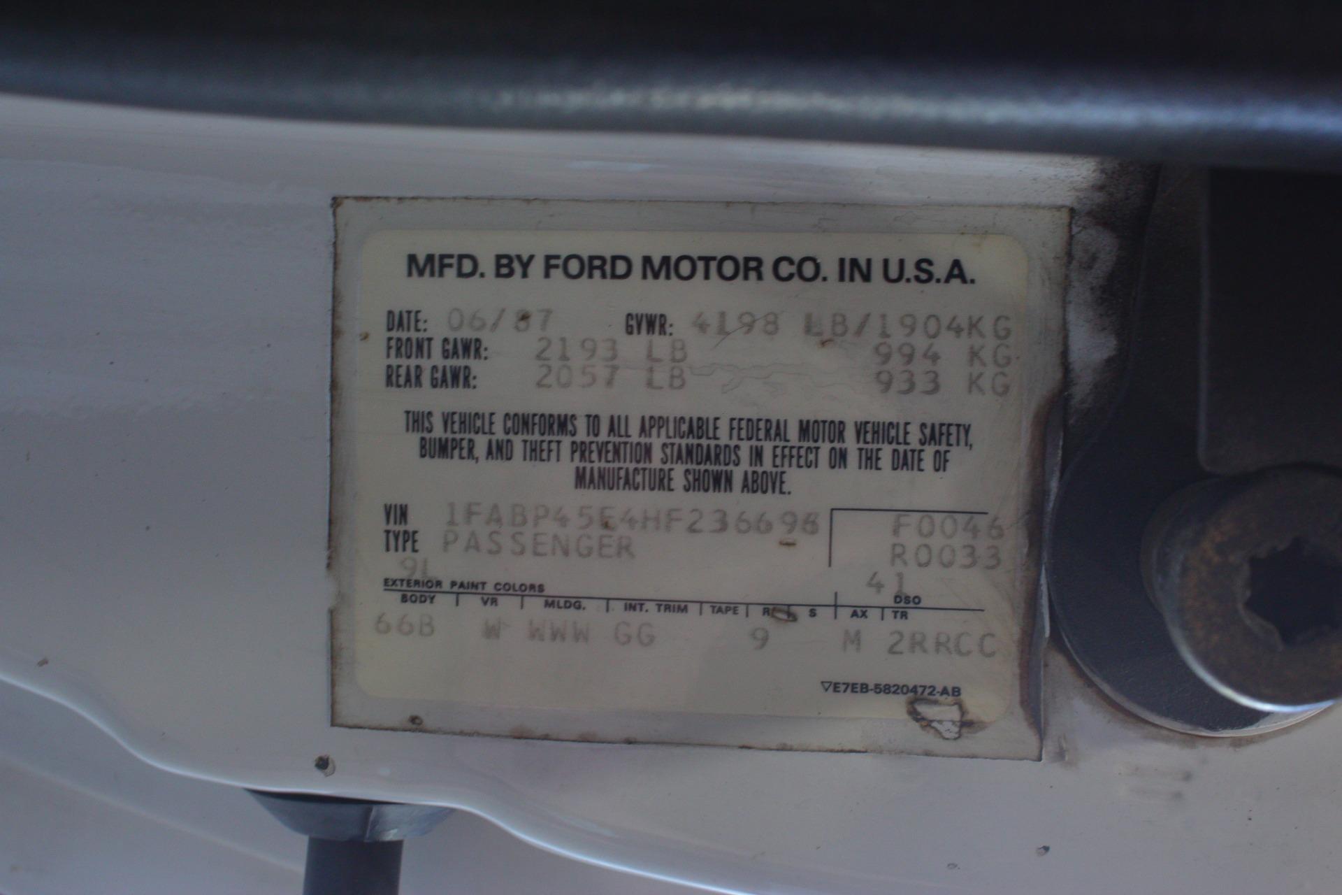 1987 Ford Mustang GT 21