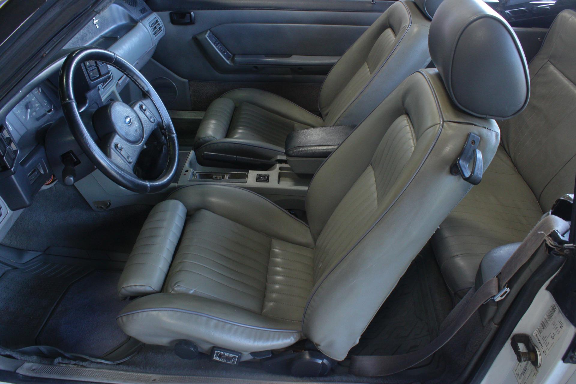 1987 Ford Mustang GT 12