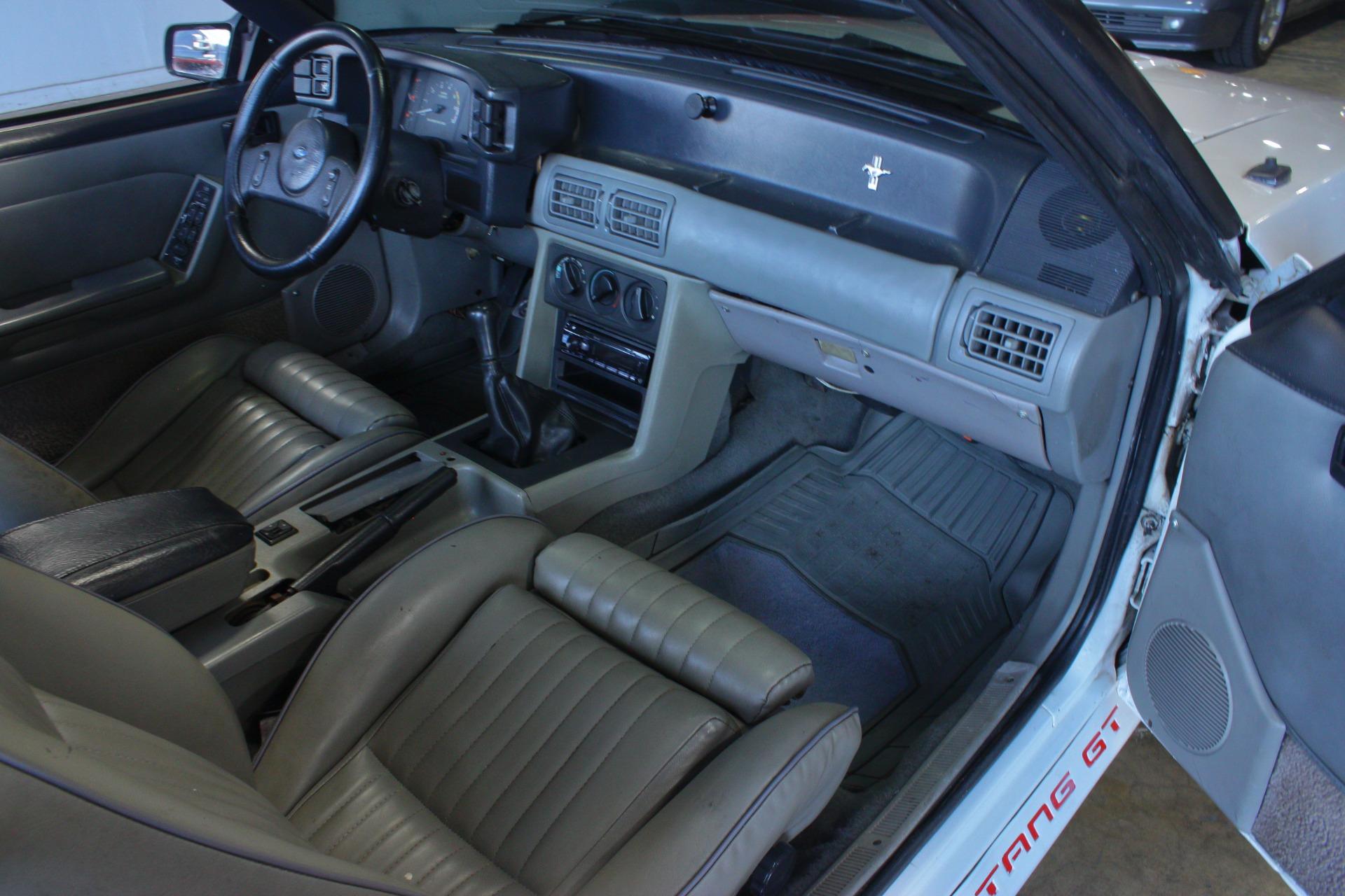 1987 Ford Mustang GT 15