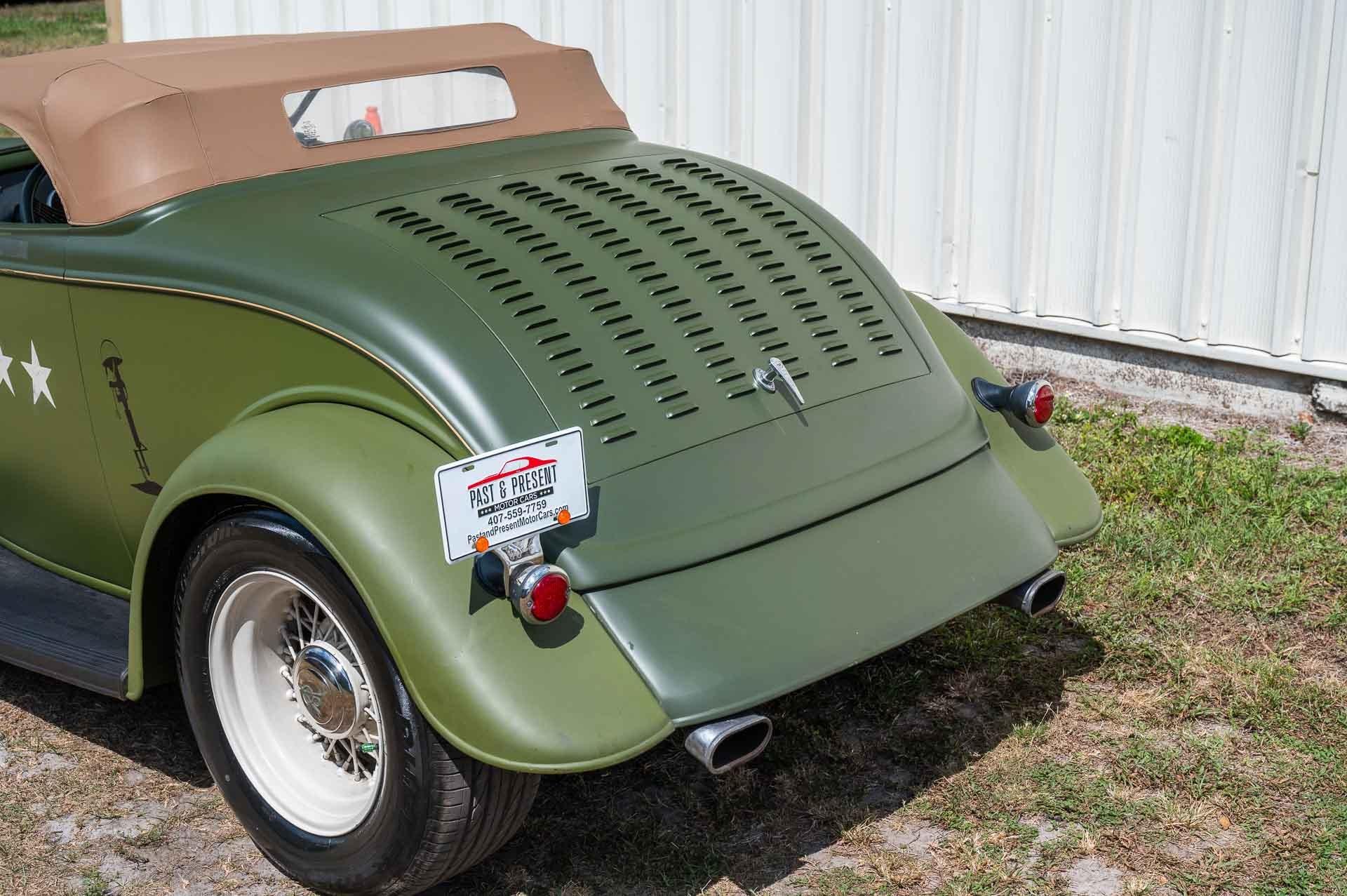 1933 Ford  Coupe 18