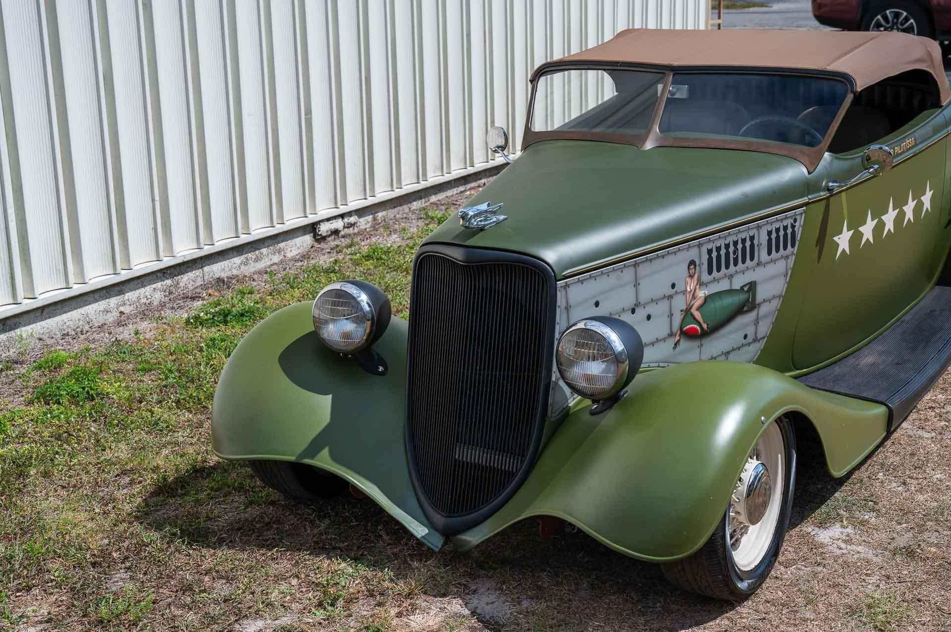 1933 Ford  Coupe 23