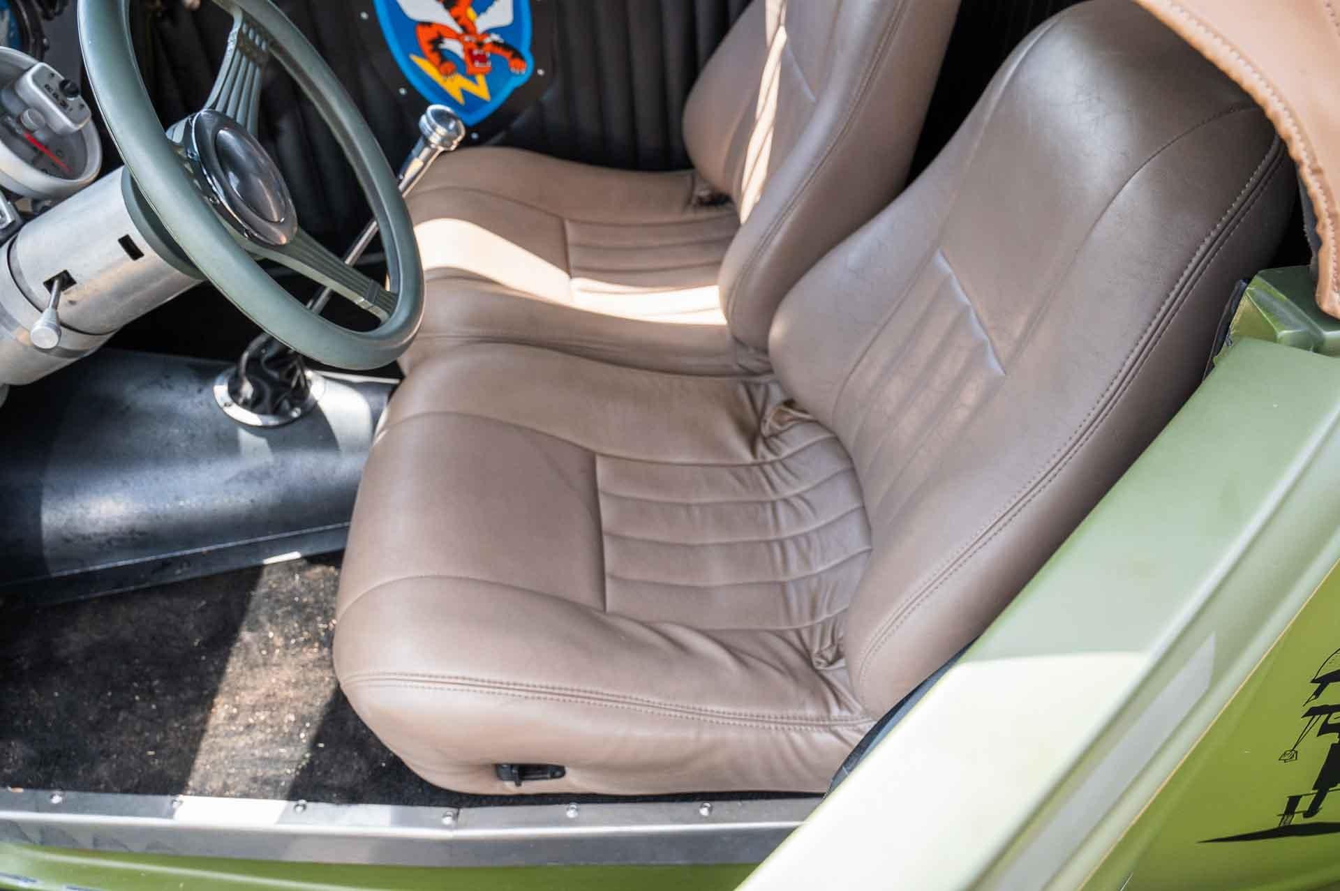 1933 Ford  Coupe 12