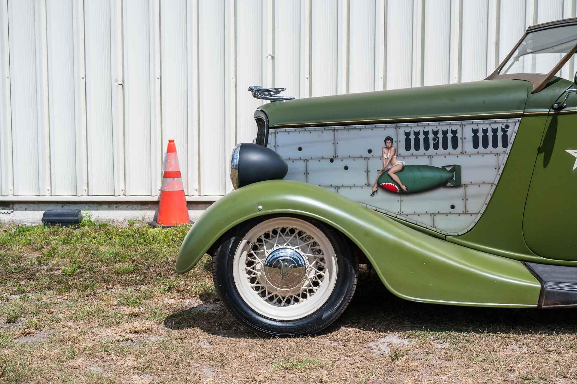 1933 Ford  Coupe 22