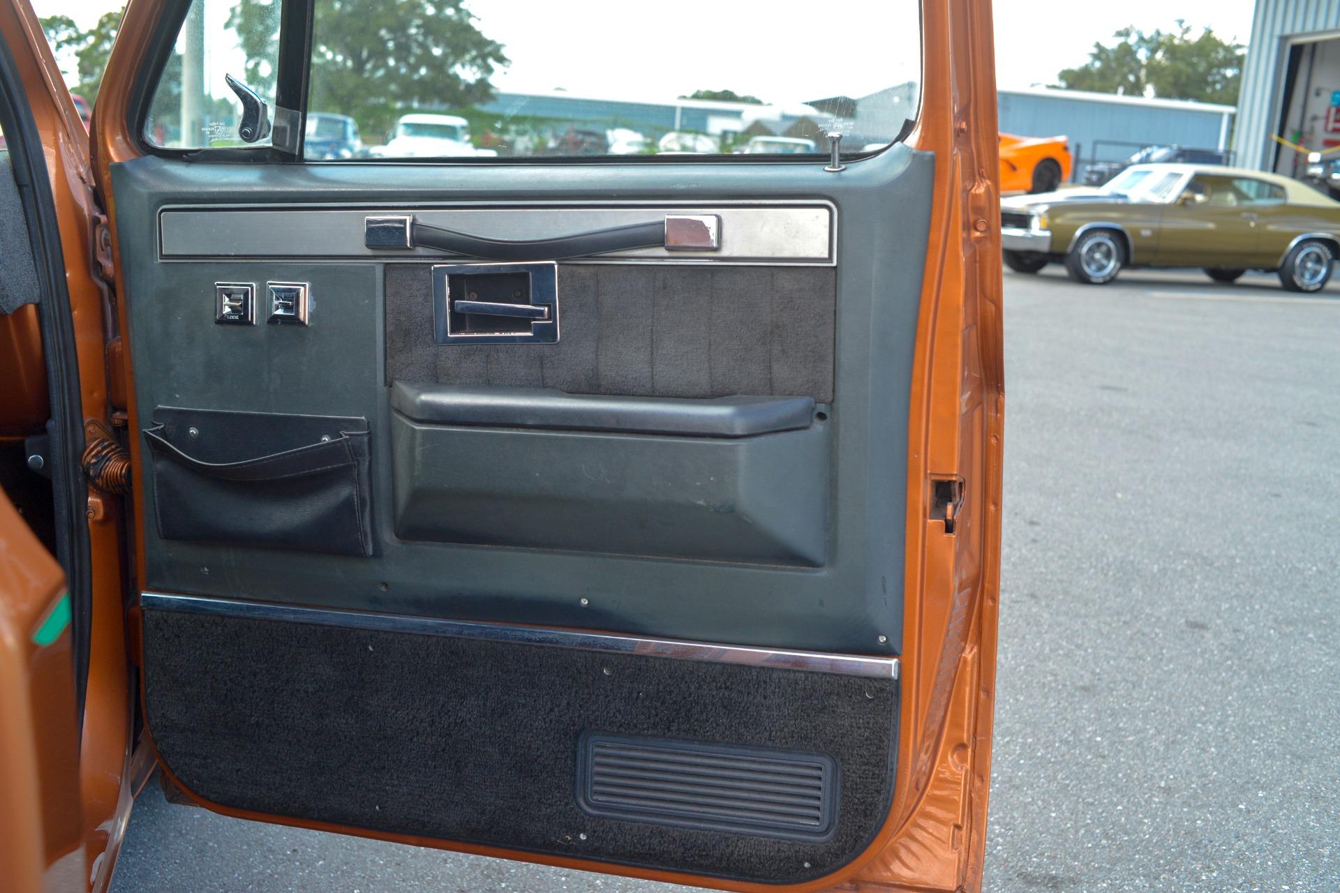 1983 Chevrolet C10 Stepside 50
