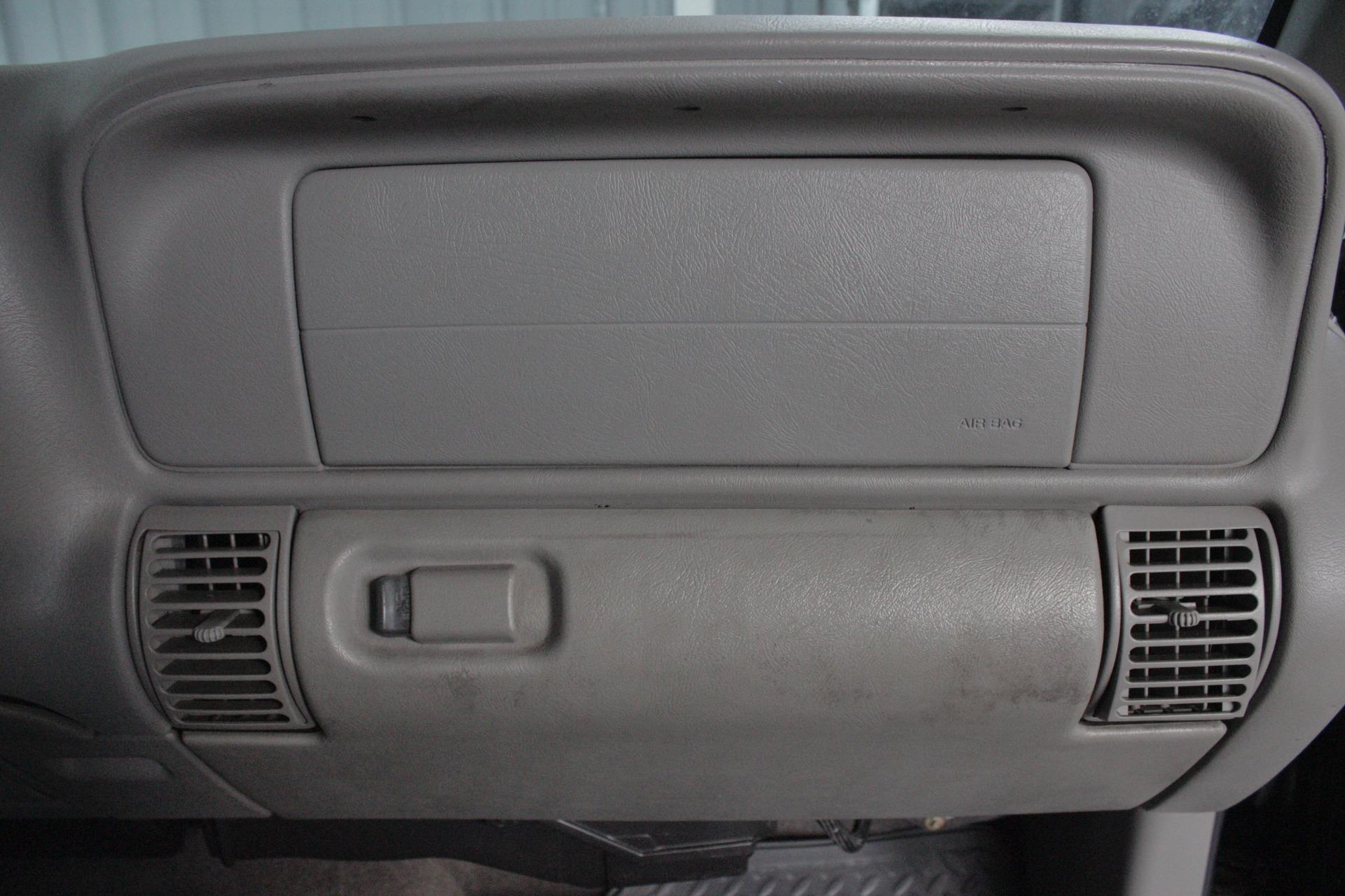 1999 Chevrolet Tahoe 27