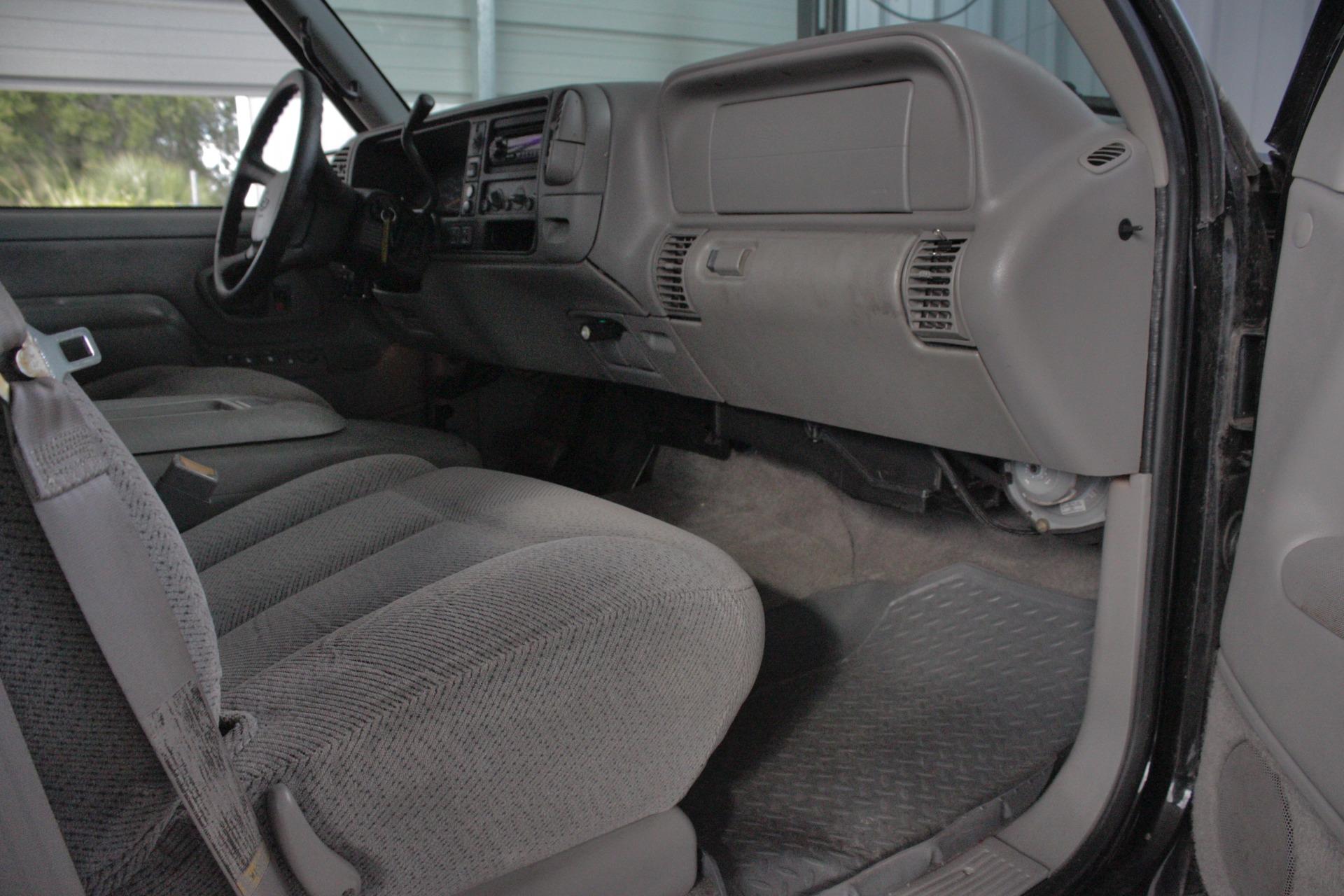 1999 Chevrolet Tahoe 23