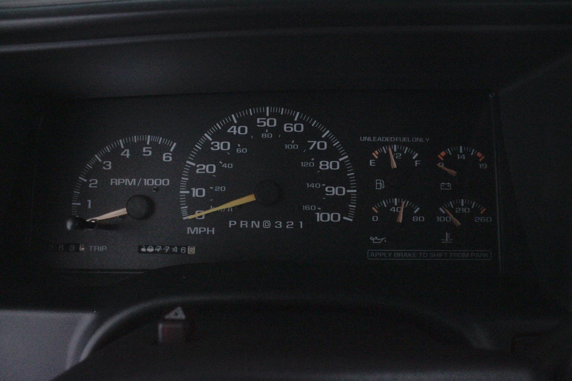 1999 Chevrolet Tahoe 35