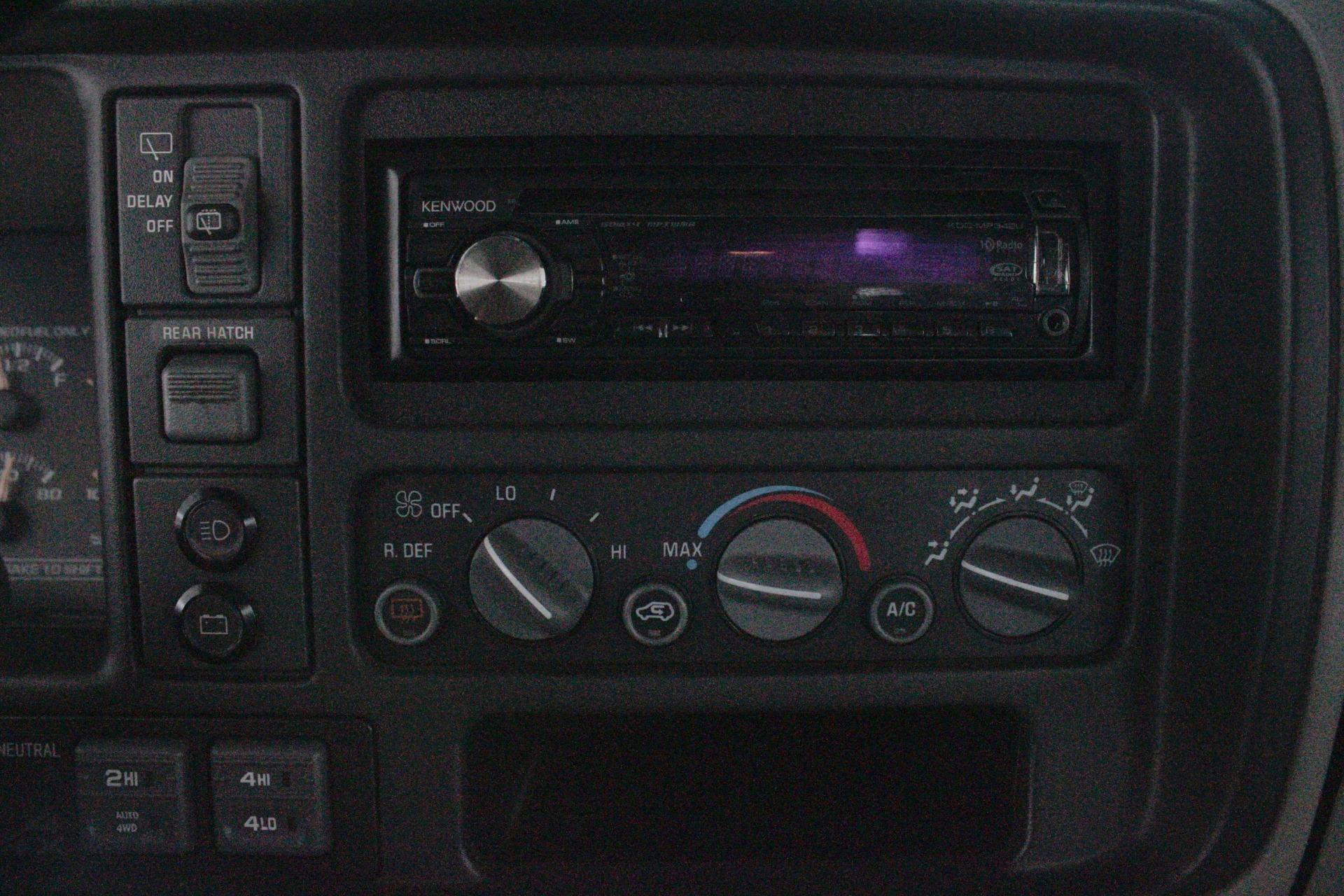 1999 Chevrolet Tahoe 37