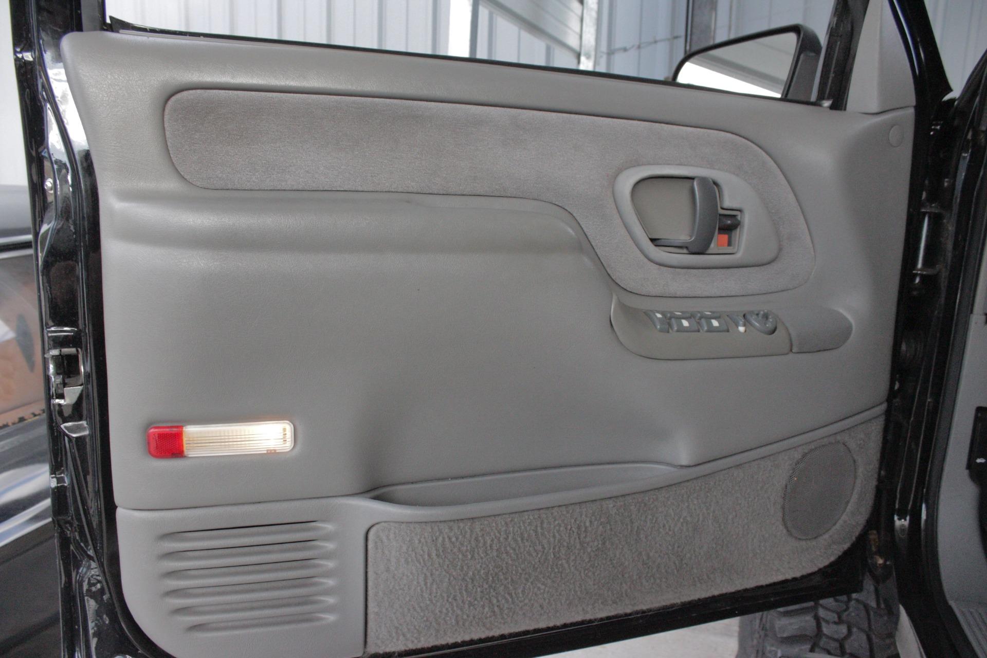 1999 Chevrolet Tahoe 13